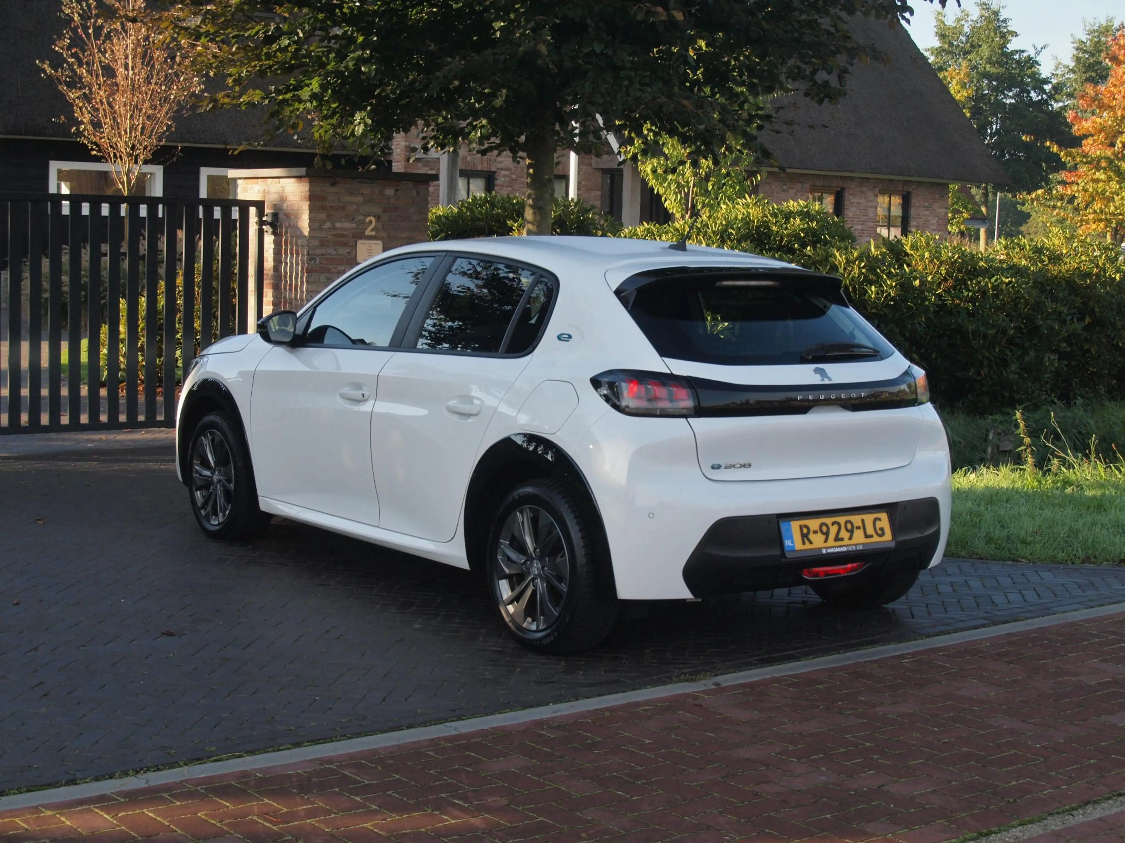 Peugeot e-208 EV Pack 50 kWh | Apple Carplay | Parkeersensoren | — photo 8