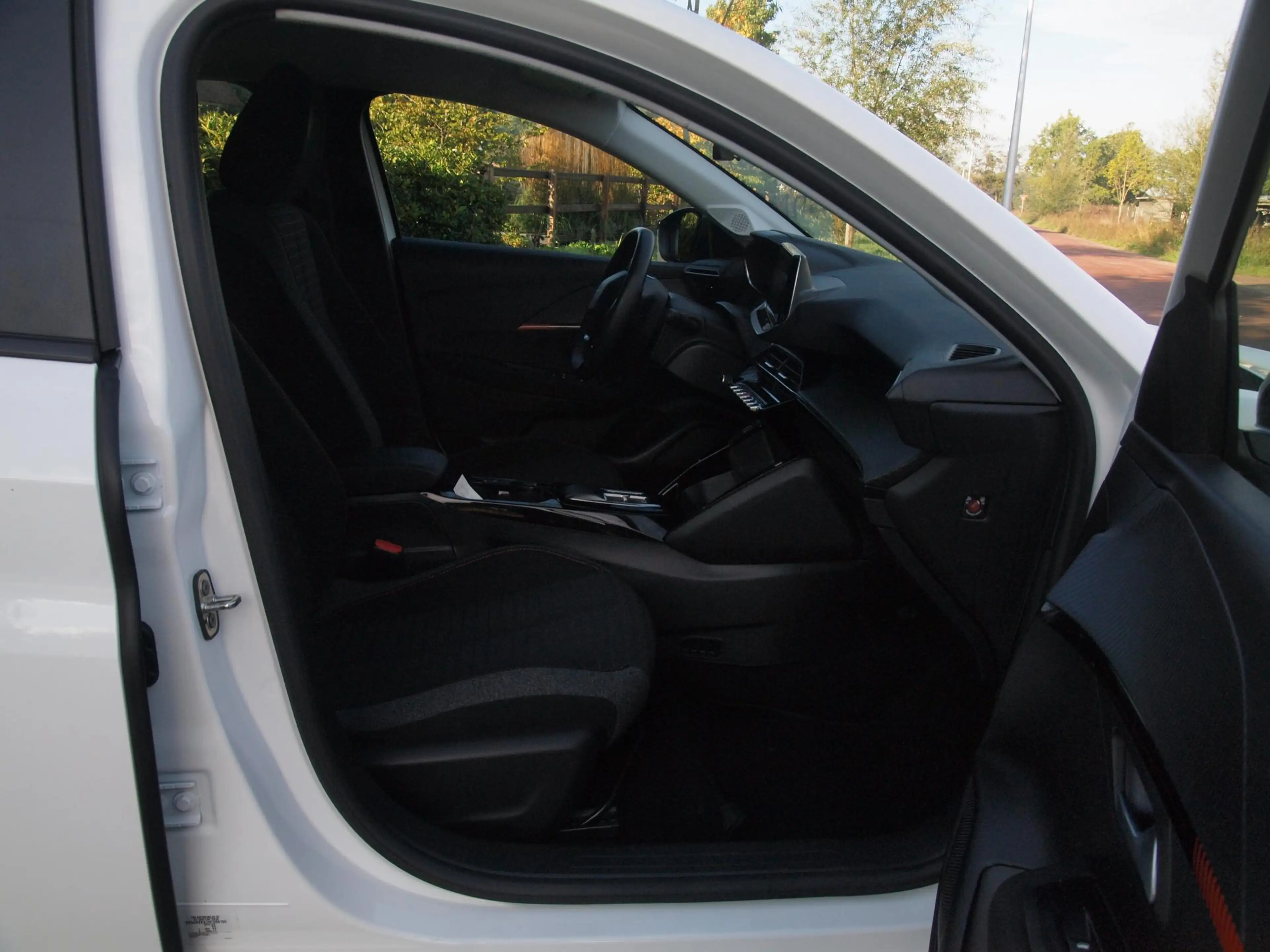 Peugeot e-208 EV Pack 50 kWh | Apple Carplay | Parkeersensoren | — photo 13