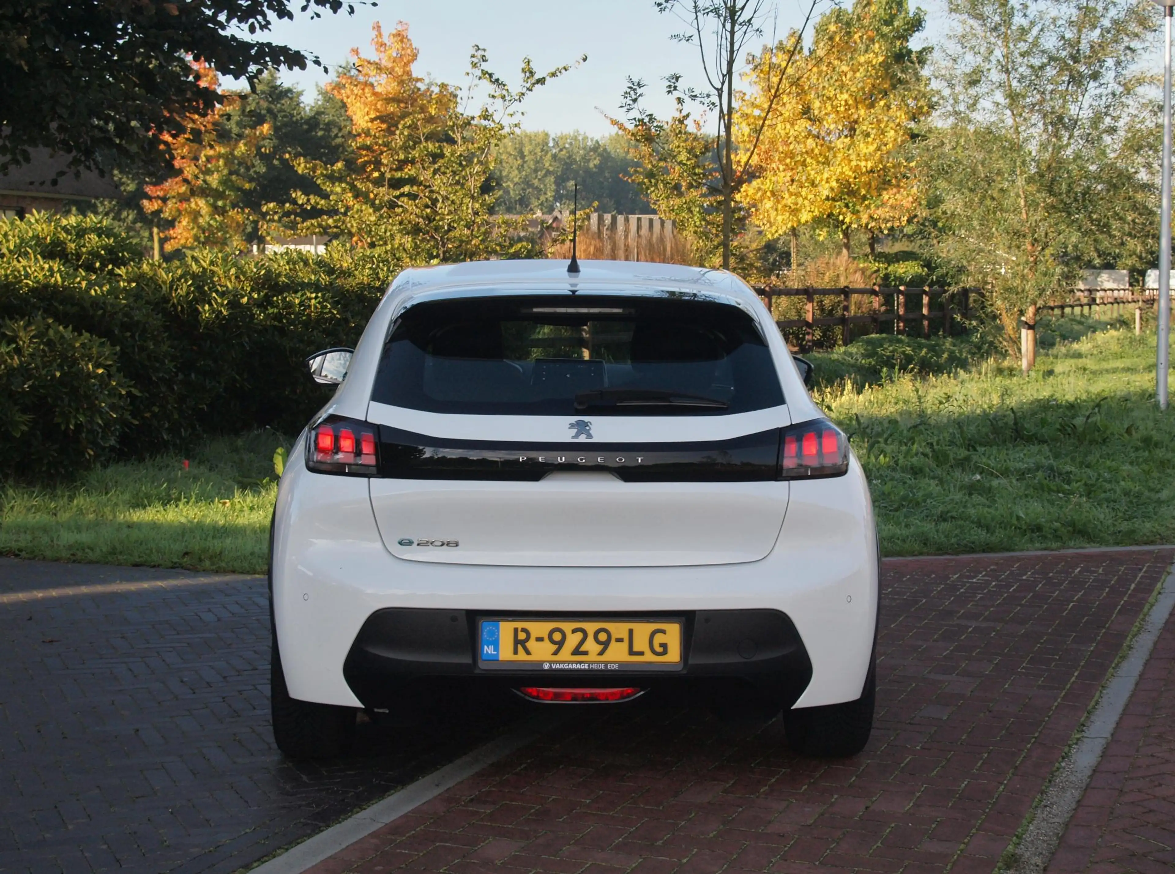 Peugeot e-208 EV Pack 50 kWh | Apple Carplay | Parkeersensoren | — photo 9