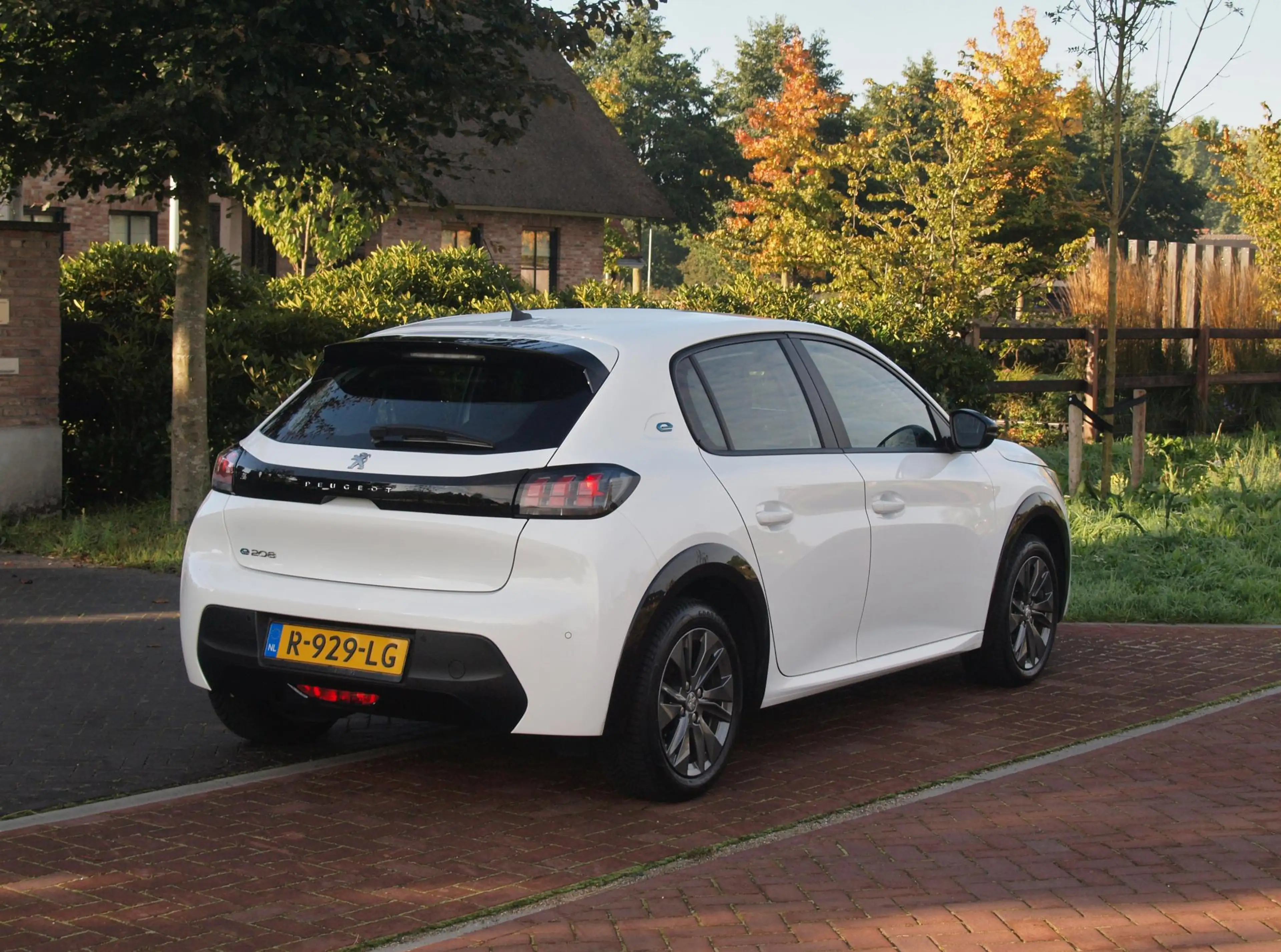 Peugeot e-208 EV Pack 50 kWh | Apple Carplay | Parkeersensoren | — photo 10