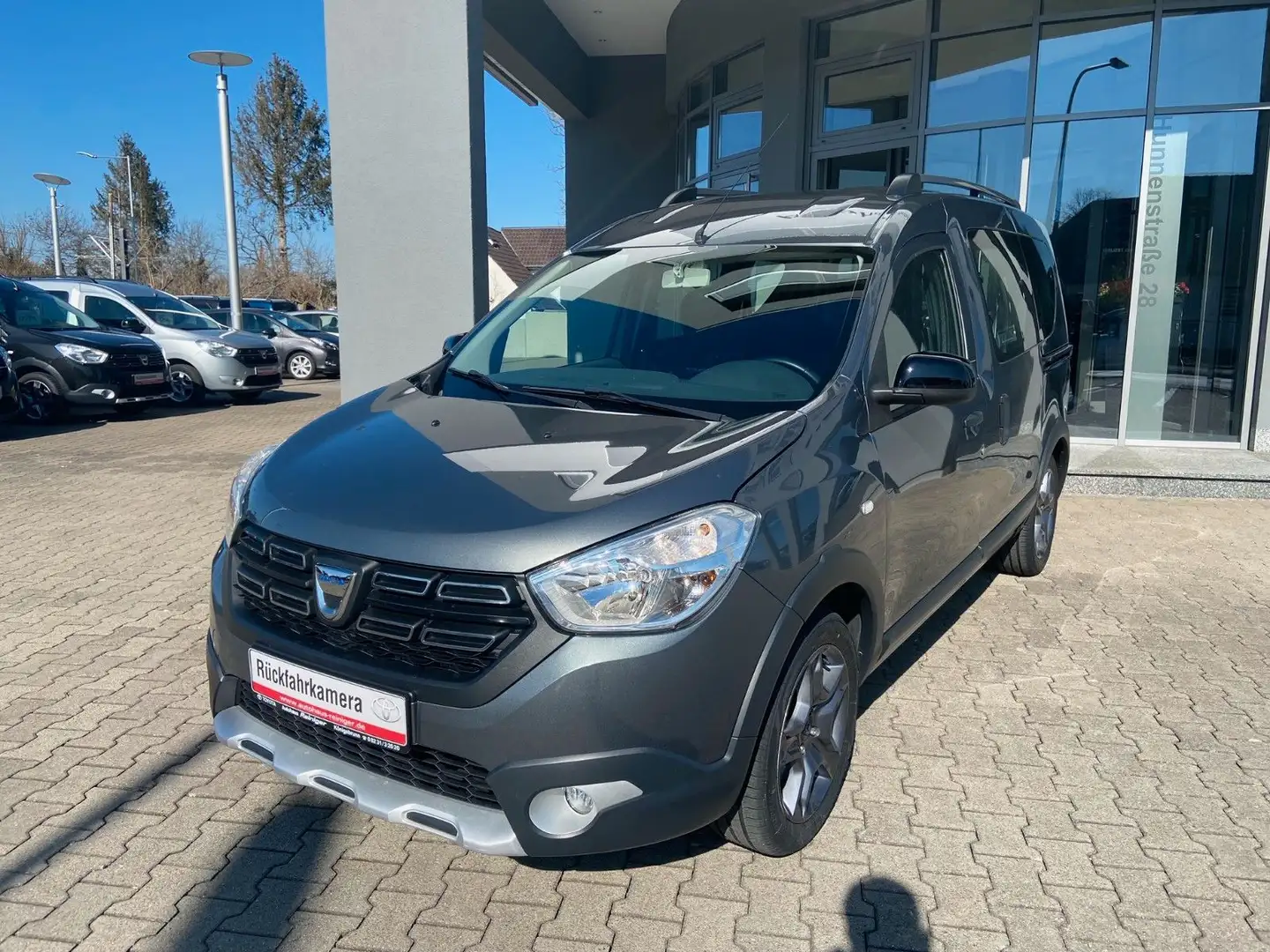Dacia Dokker Stepway Celeb. Turbo*SHZ,RFK,PDC-h,Navi* Gris - 1