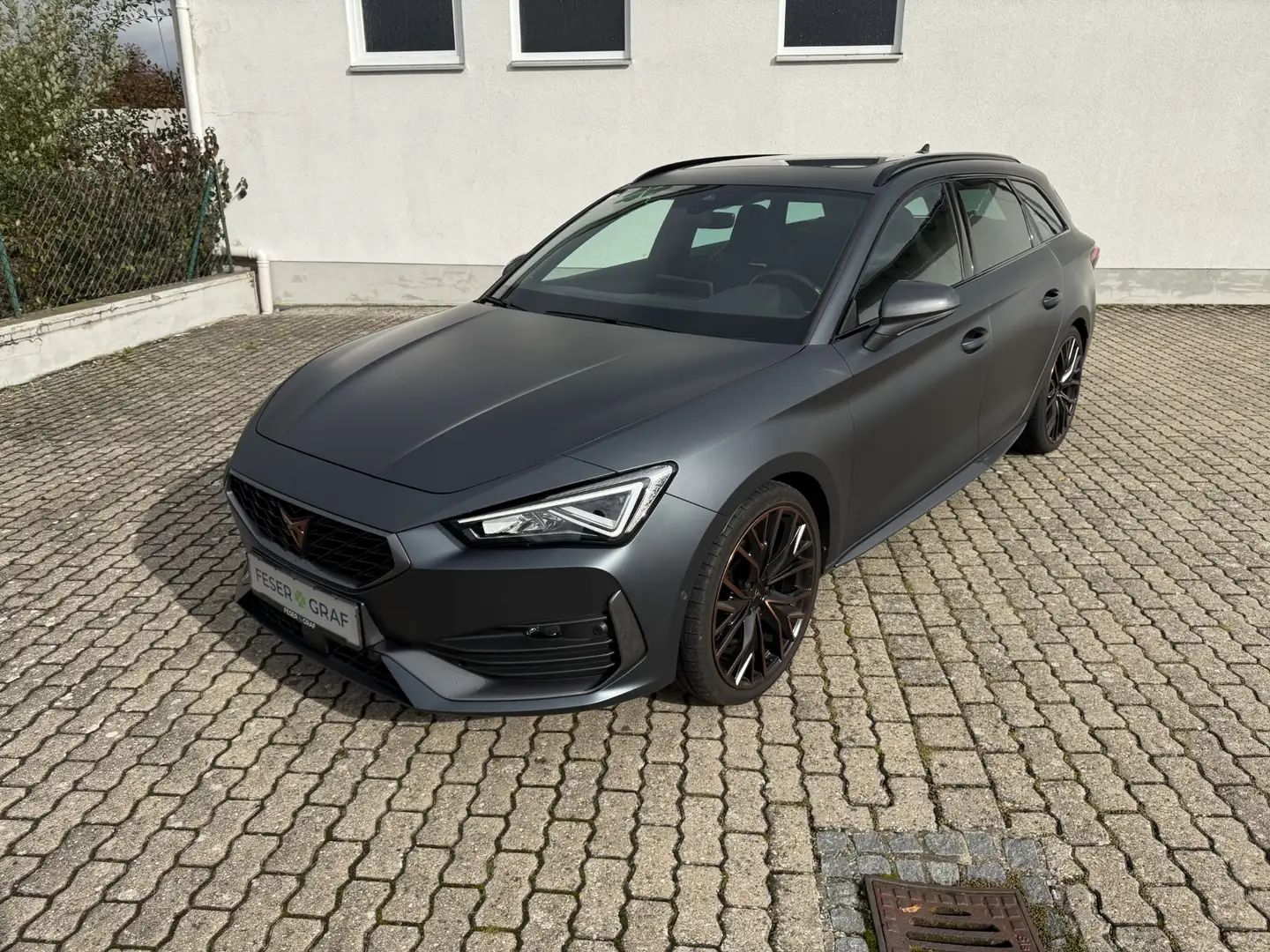 CUPRA Leon SP VZ 2.0 TSI DSG AHK eSITZ MATT PANO Grijs - 2