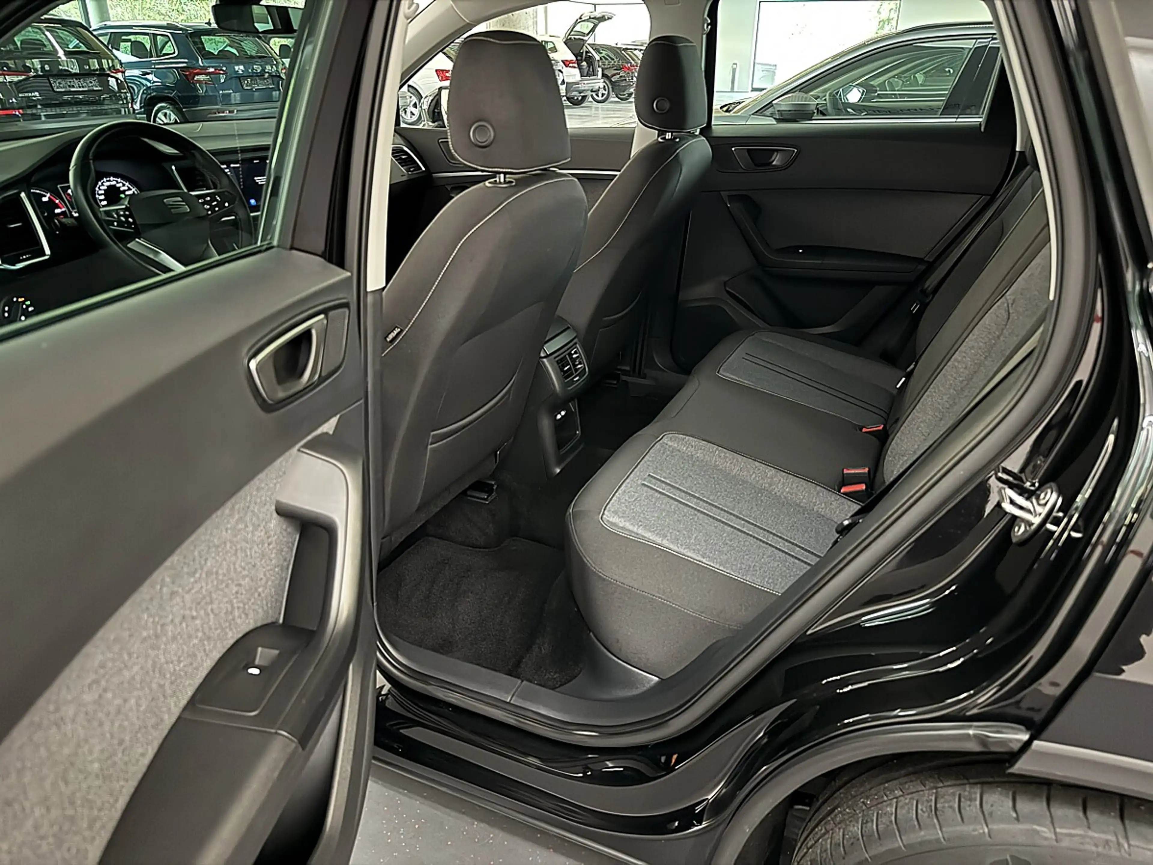 SEAT Ateca 2,0TDI DSG Style 4Drive *Standheizung*LED*NAVI*... — photo 13