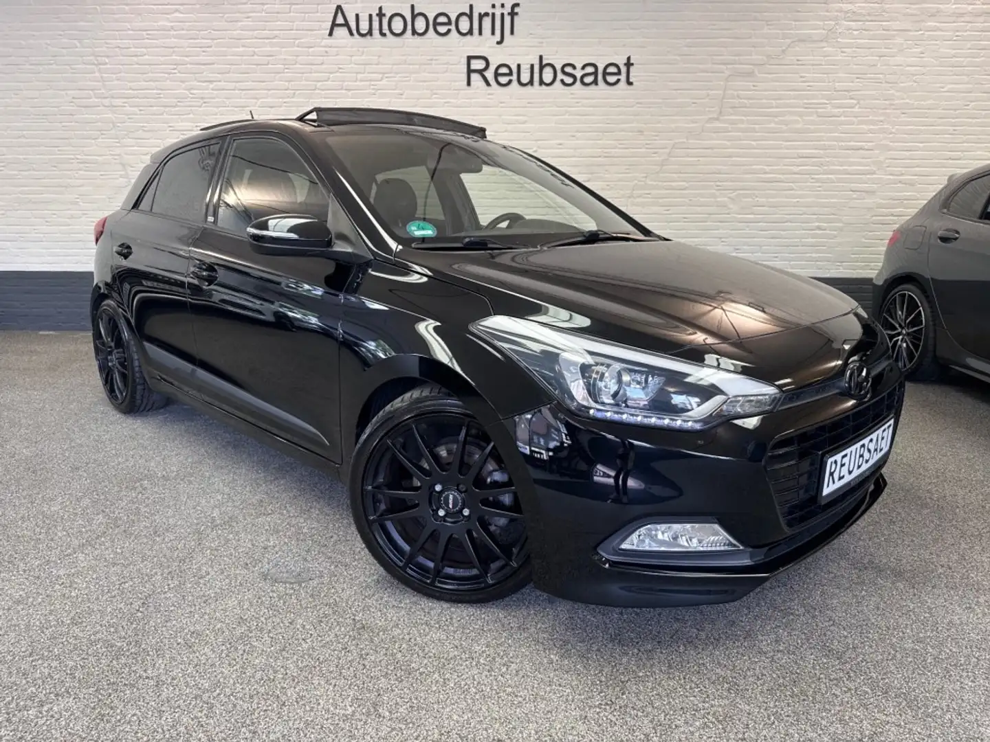 Hyundai i20 1.0 T-GDI Premium Panodak Camera Cruise Incl 12Mnd Black - 1