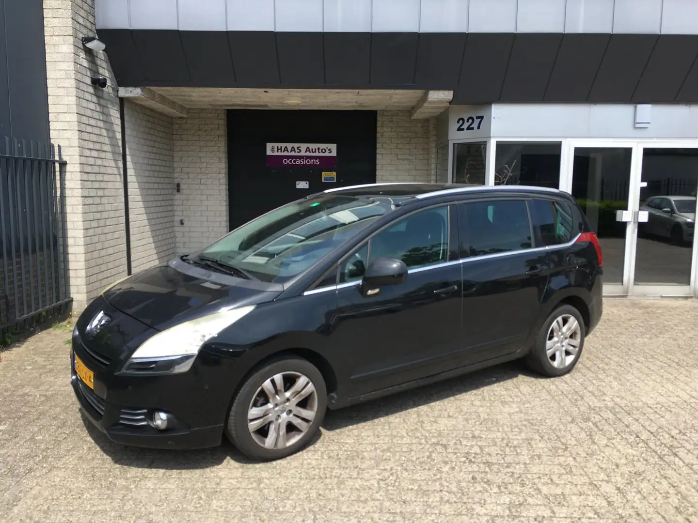 Peugeot 5008 2.0 HDiF Blue Lease Executive 7 SEATS / EURO-5 EMI Zwart - 1