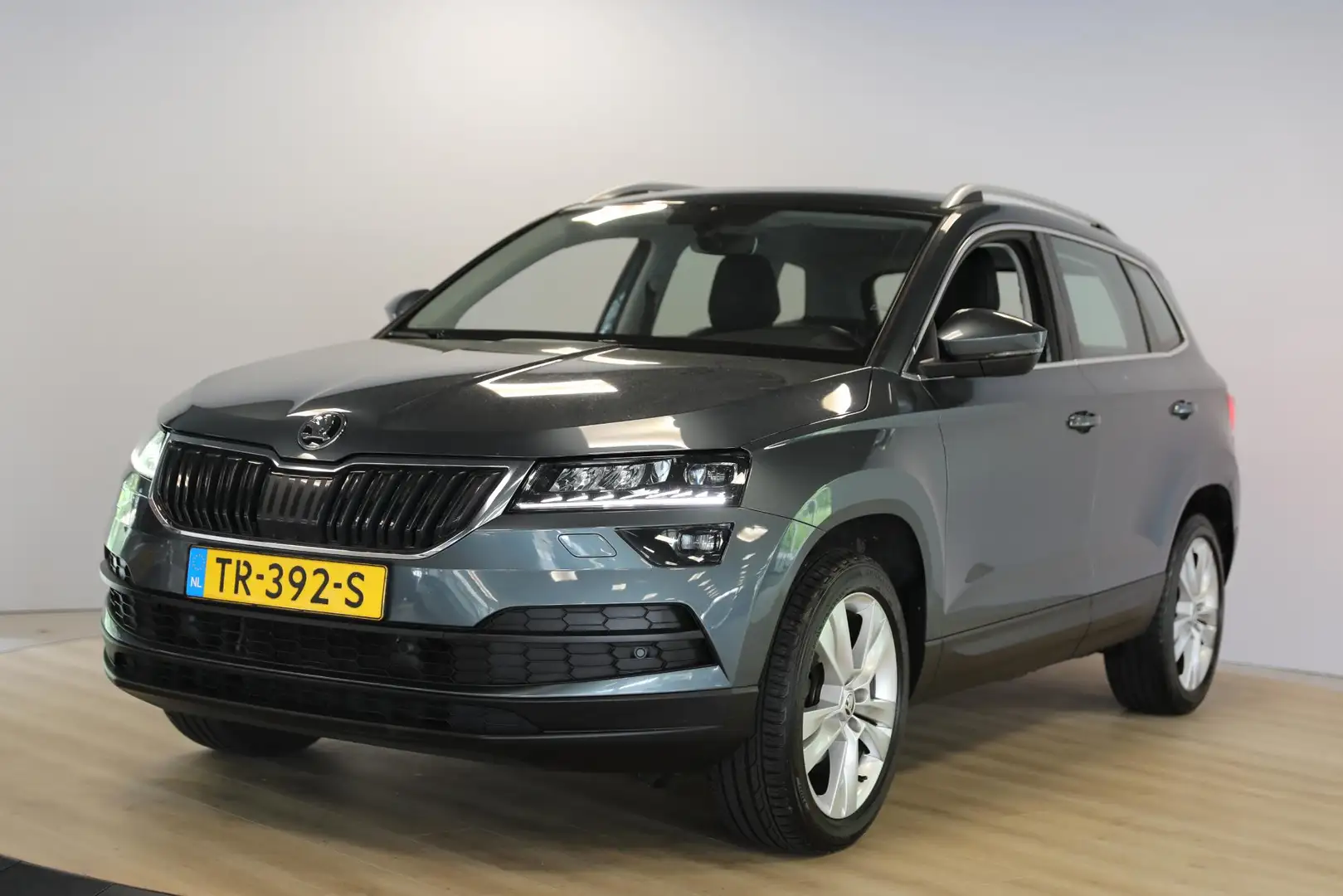 Skoda Karoq 1.5 TSI ACT Style Business | Trekhaak | Leer Gris - 1