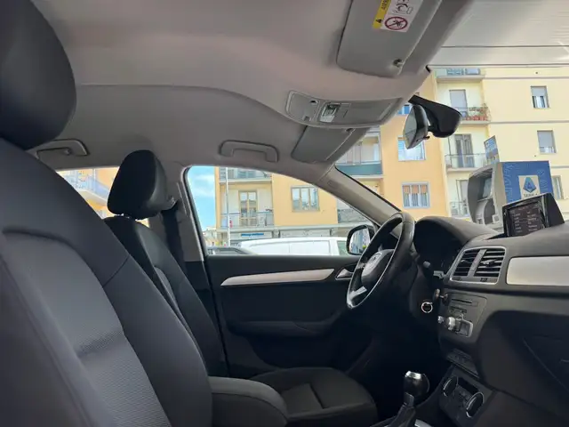 Audi Q3 view 9