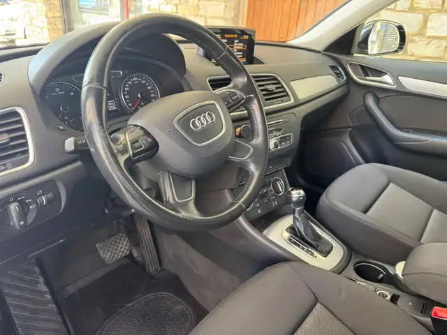 Audi Q3 view 7