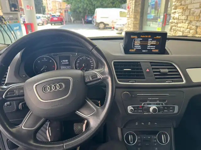 Audi Q3 view 5
