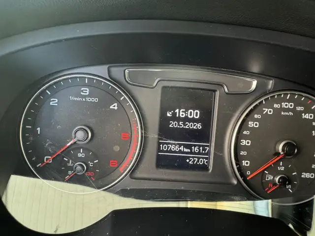 Audi Q3 view 13