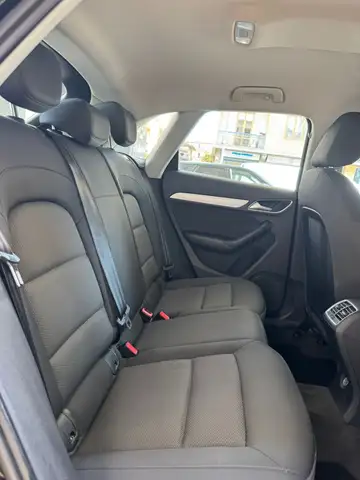 Audi Q3 view 11