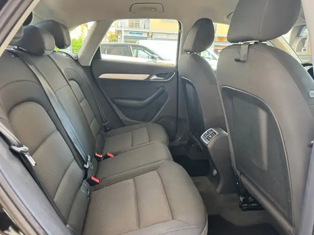 Audi Q3 view 12