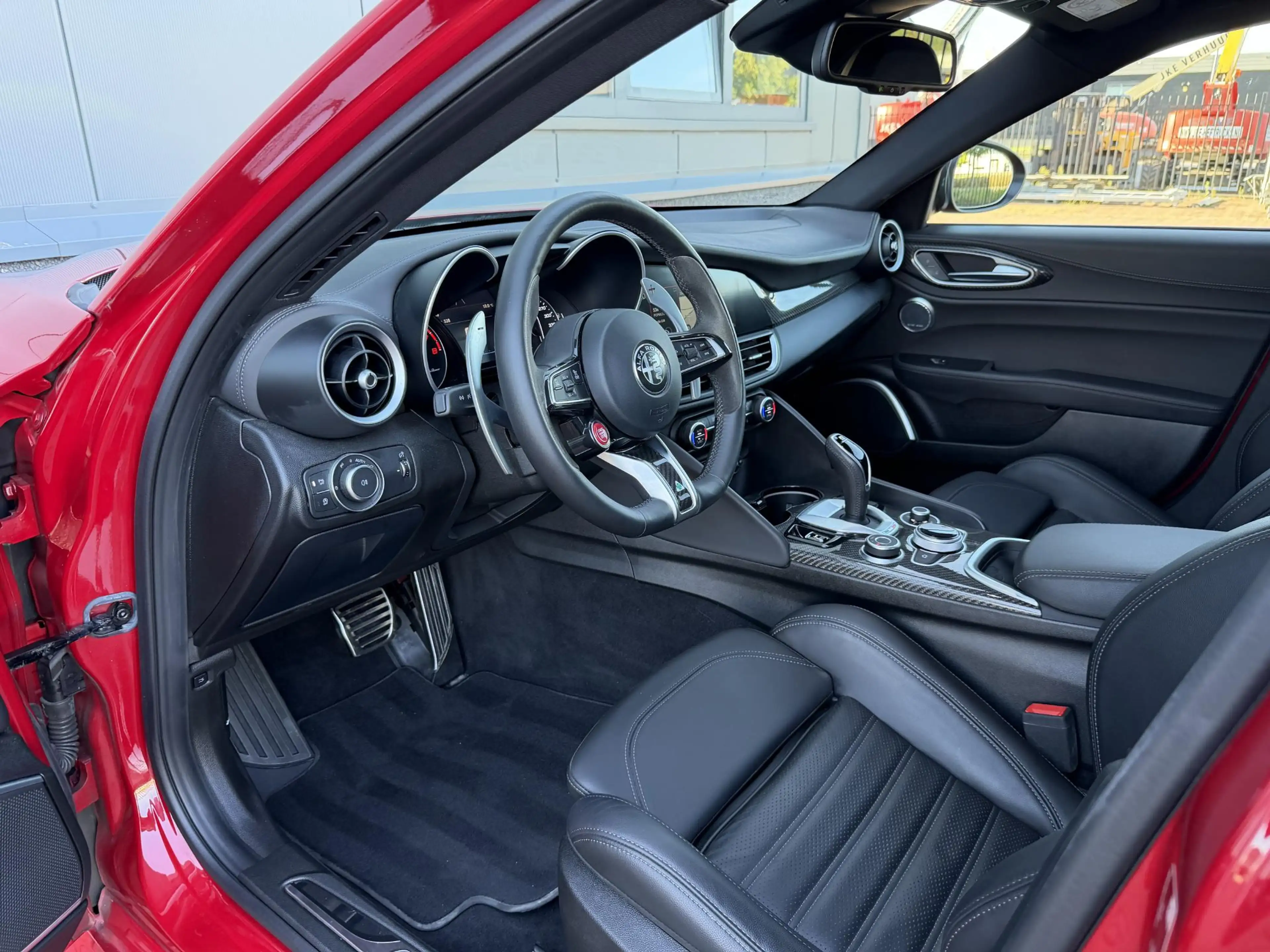 Alfa Romeo Giulia 2.9 V6 Quadrifoglio CARBON | H/K | LEDER — photo 9
