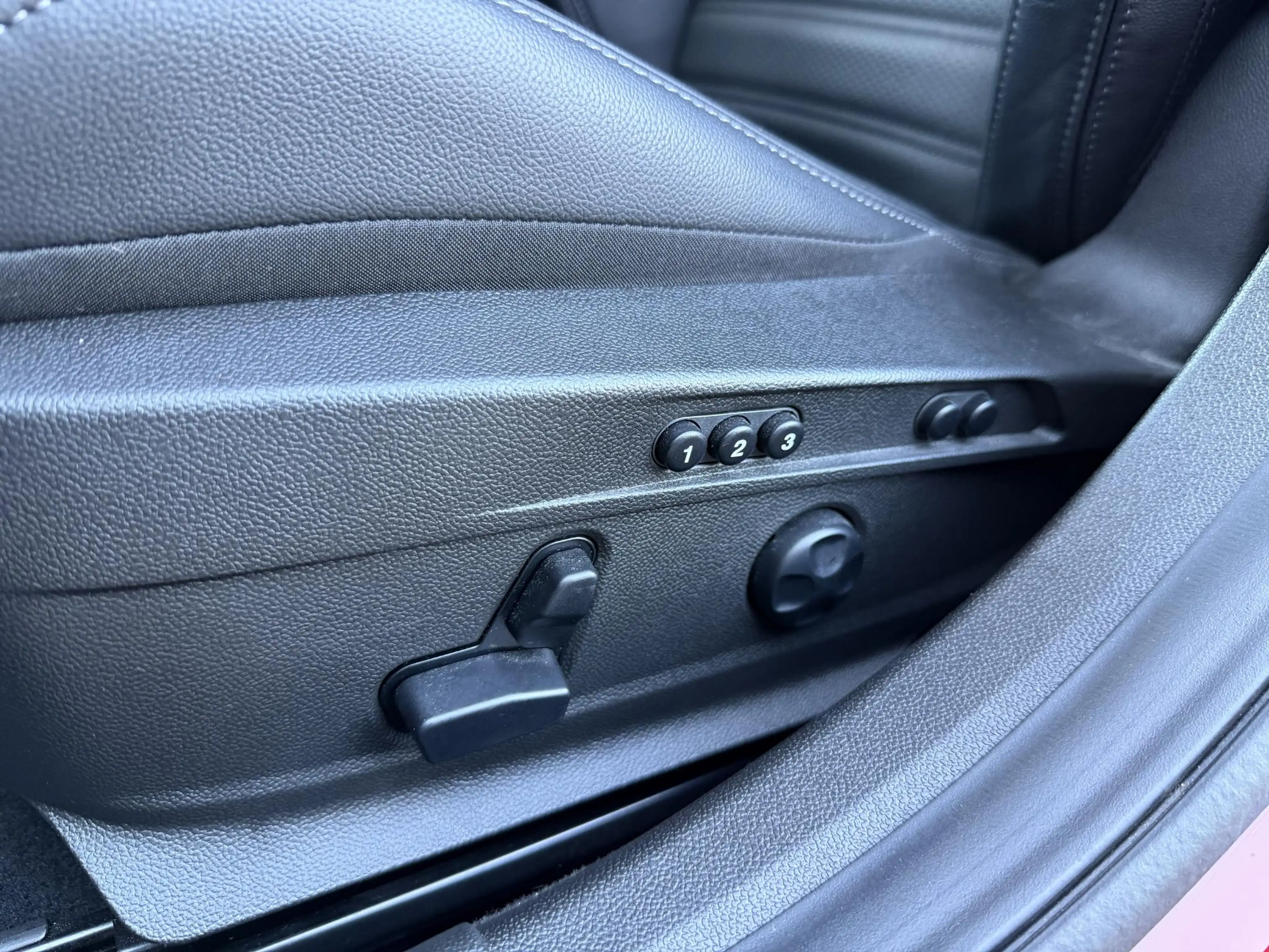 Alfa Romeo Giulia 2.9 V6 Quadrifoglio CARBON | H/K | LEDER — photo 12