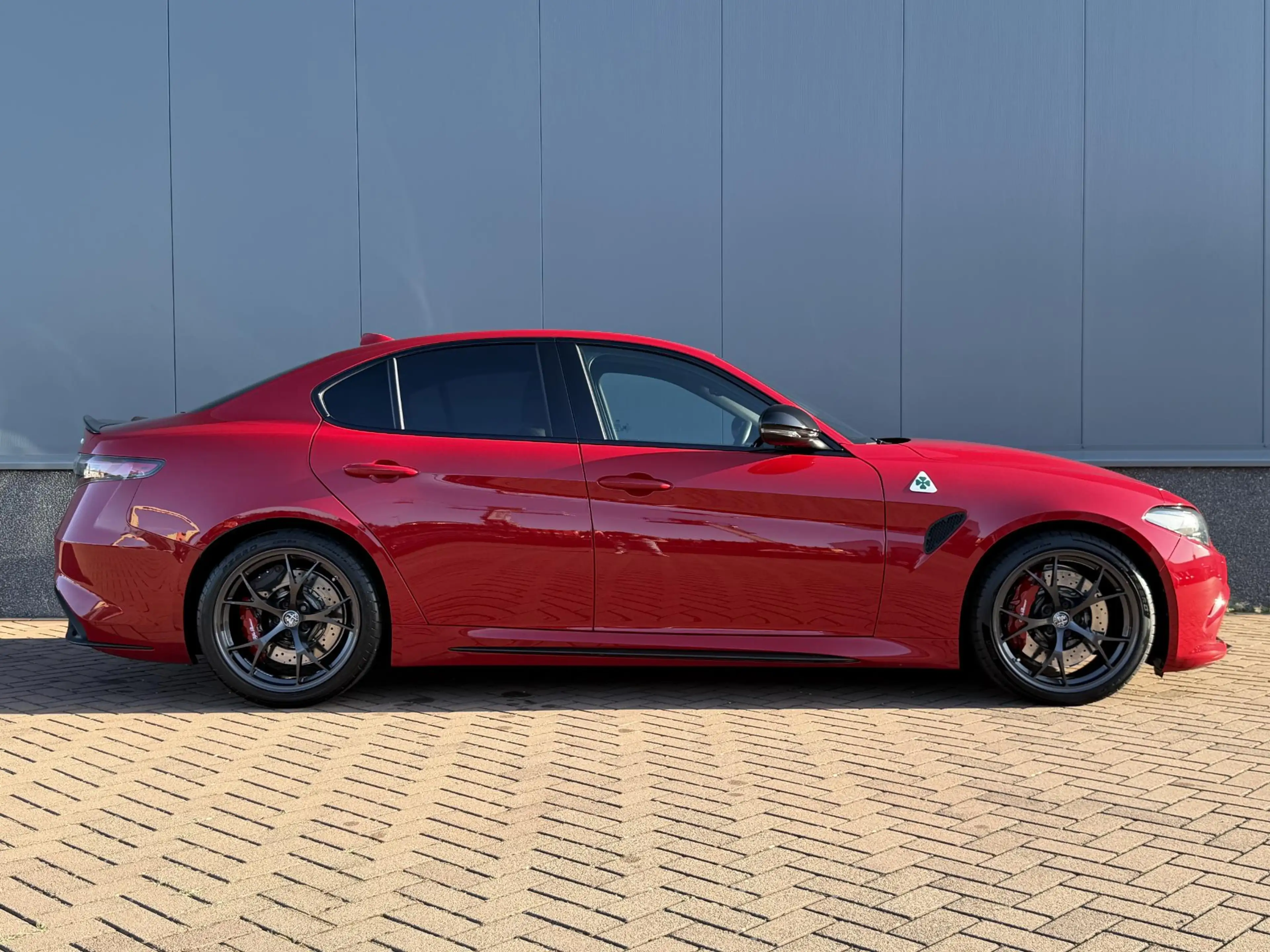 Alfa Romeo Giulia 2.9 V6 Quadrifoglio CARBON | H/K | LEDER — photo 8