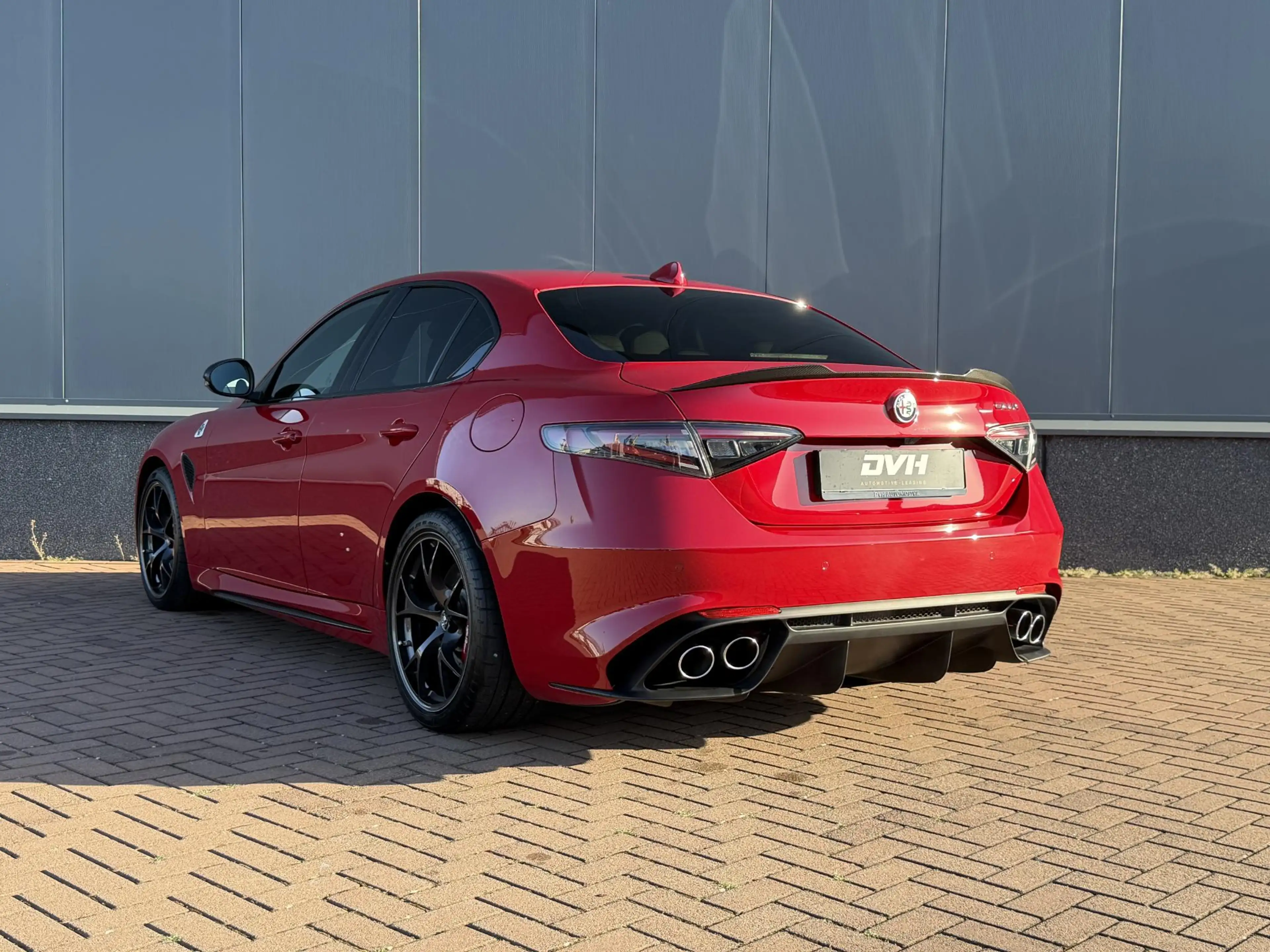 Alfa Romeo Giulia 2.9 V6 Quadrifoglio CARBON | H/K | LEDER — photo 4