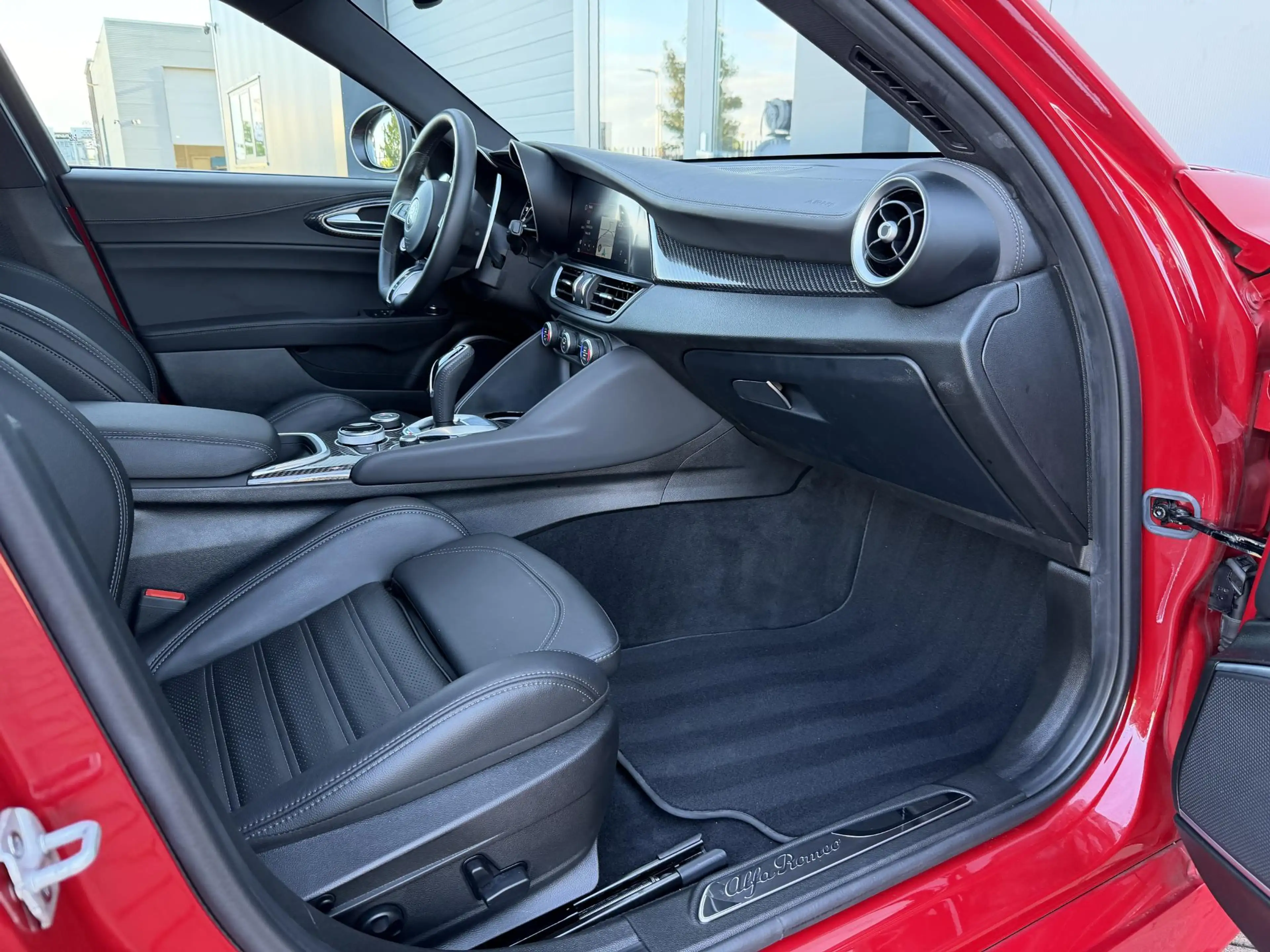 Alfa Romeo Giulia 2.9 V6 Quadrifoglio CARBON | H/K | LEDER — photo 14