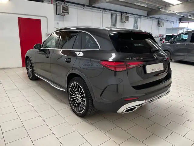 Mercedes-Benz 300 view 5