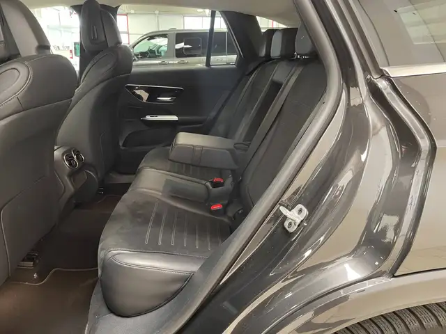 Mercedes-Benz 300 view 9