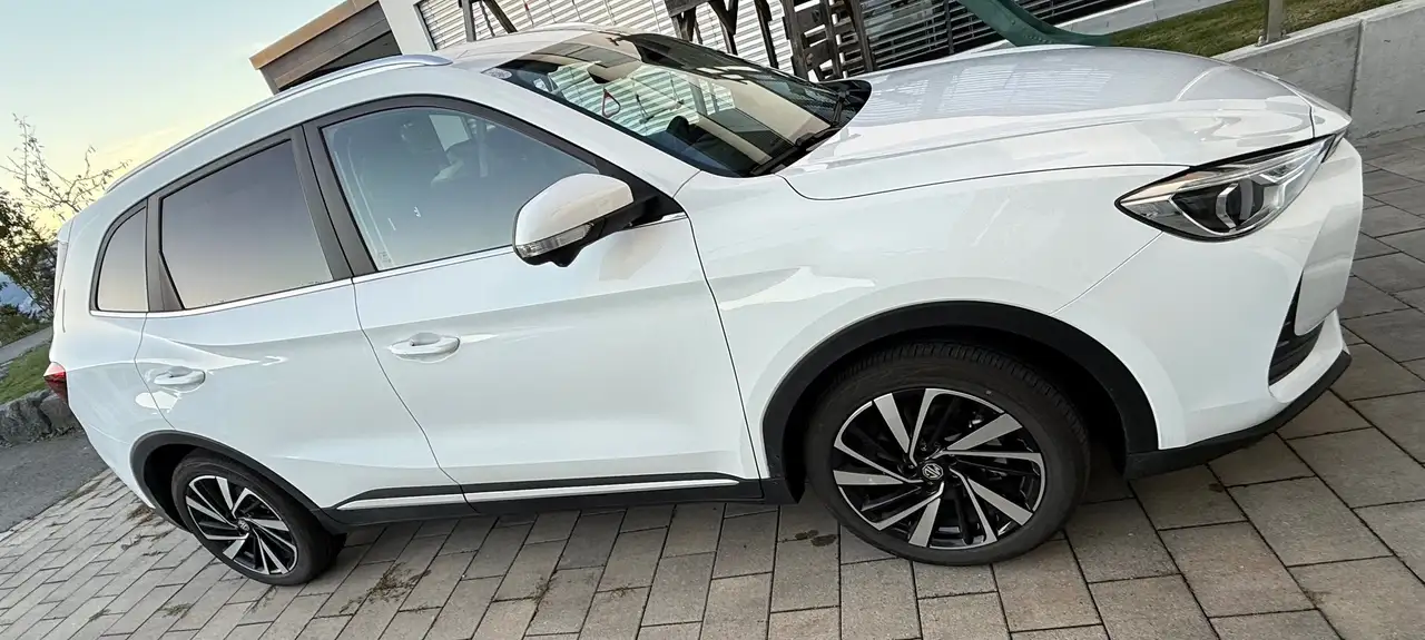 MG ZS