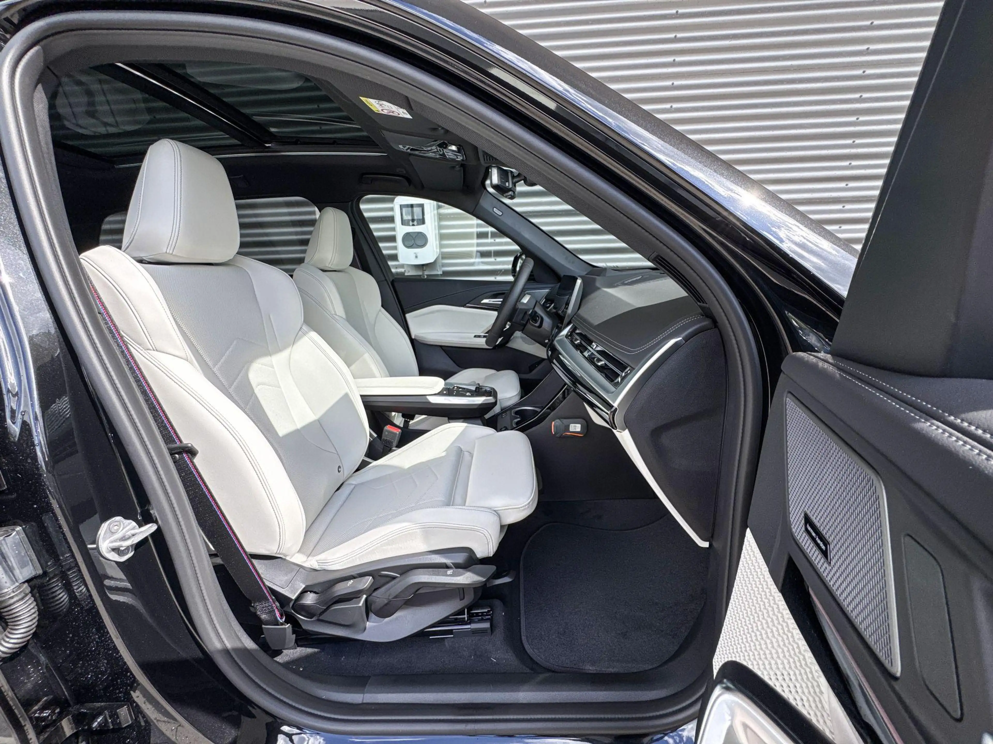 BMW iX1 eDrive20 67 kWh M Sport Edition Trekhaak | M Sport — photo 6