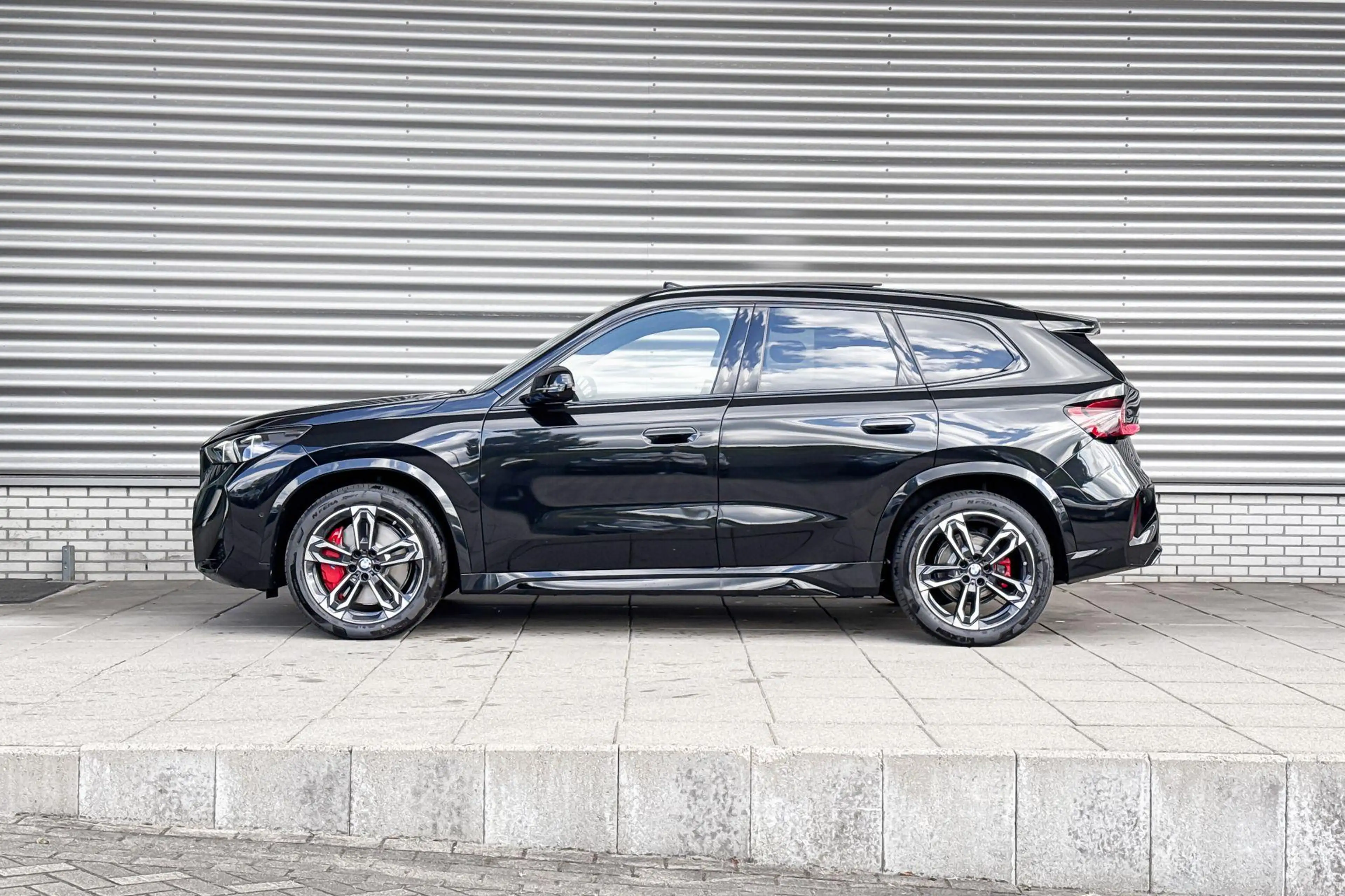 BMW iX1 eDrive20 67 kWh M Sport Edition Trekhaak | M Sport — photo 2