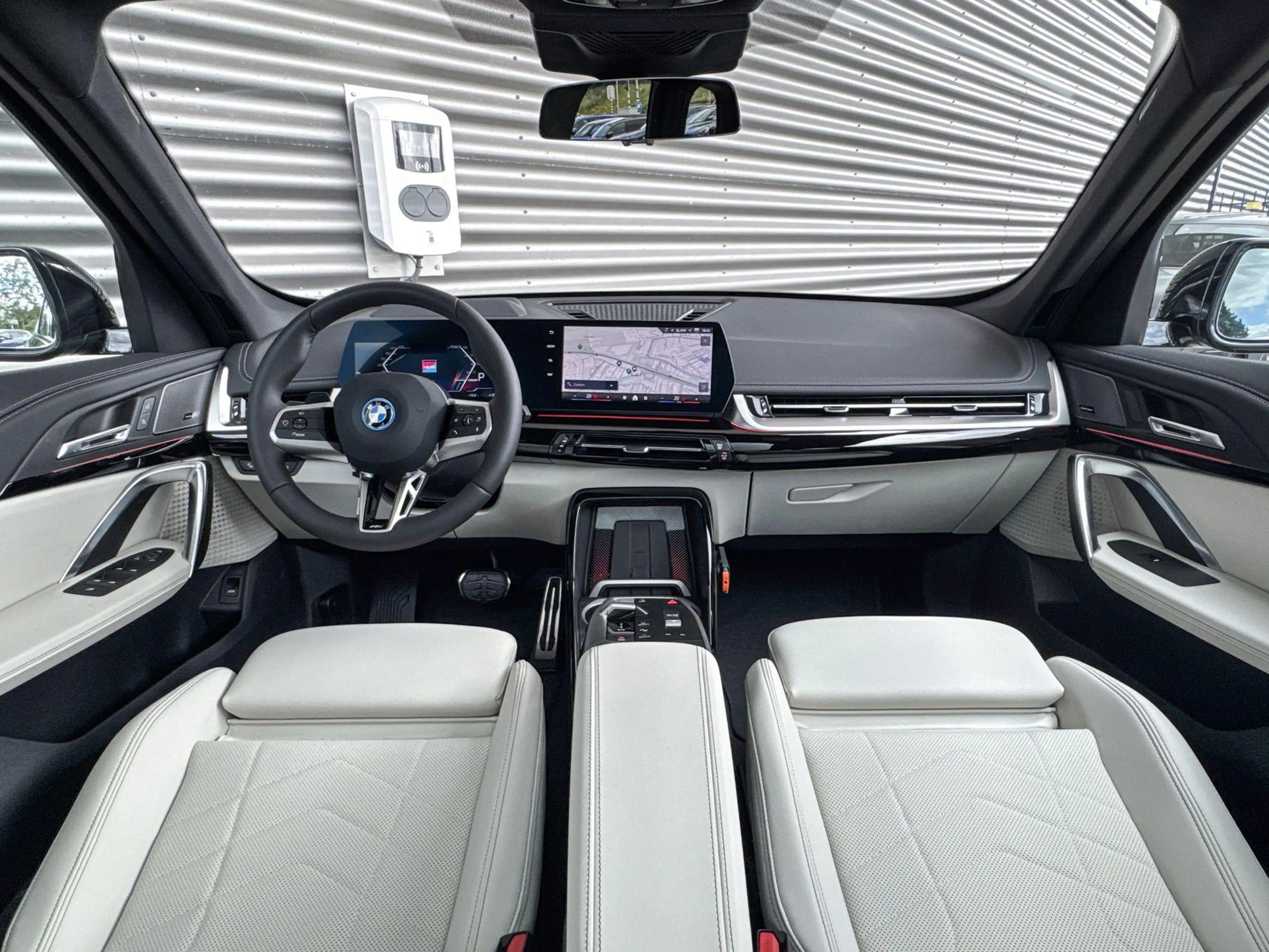 BMW iX1 eDrive20 67 kWh M Sport Edition Trekhaak | M Sport — photo 14