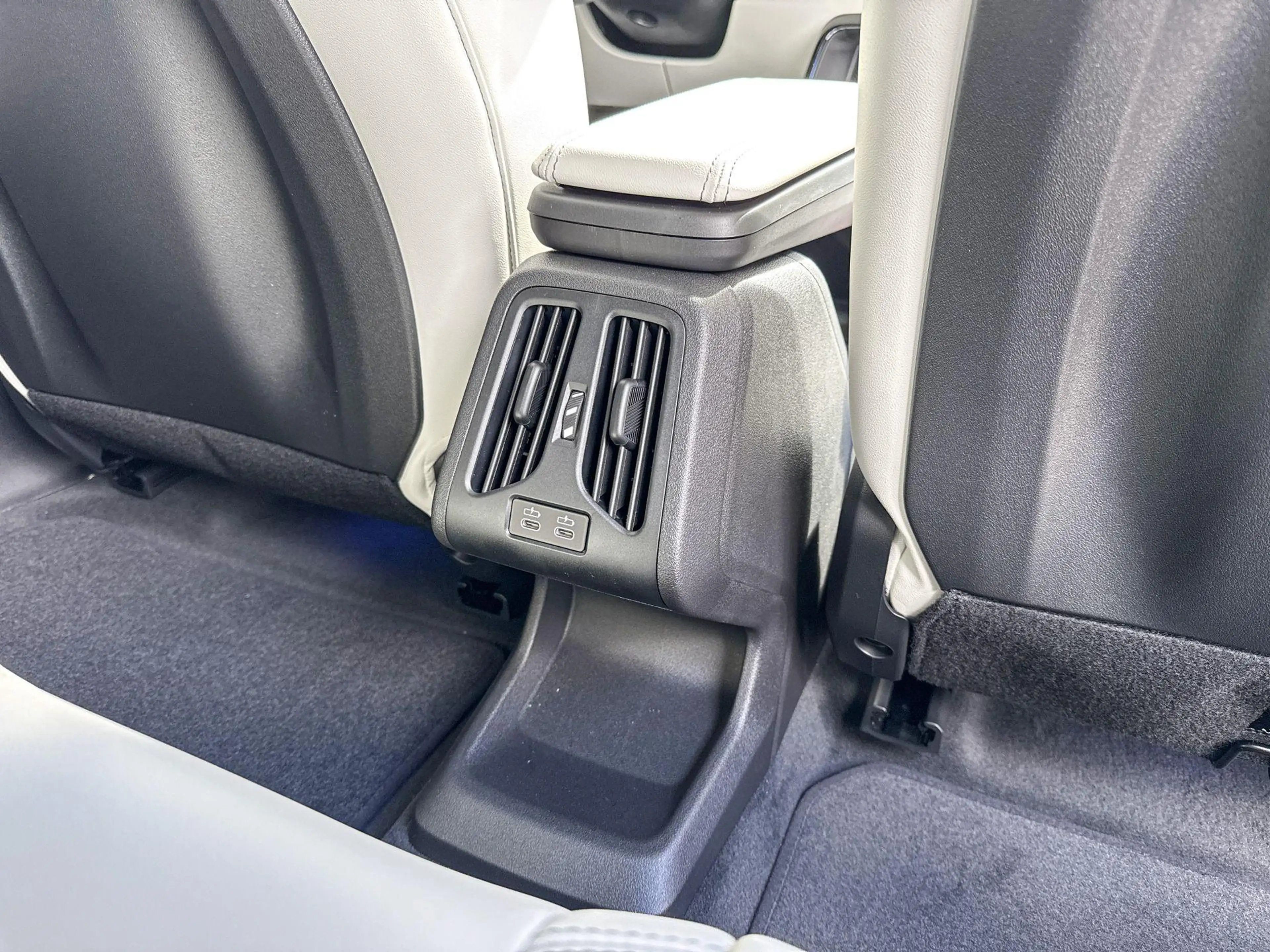 BMW iX1 eDrive20 67 kWh M Sport Edition Trekhaak | M Sport — photo 10