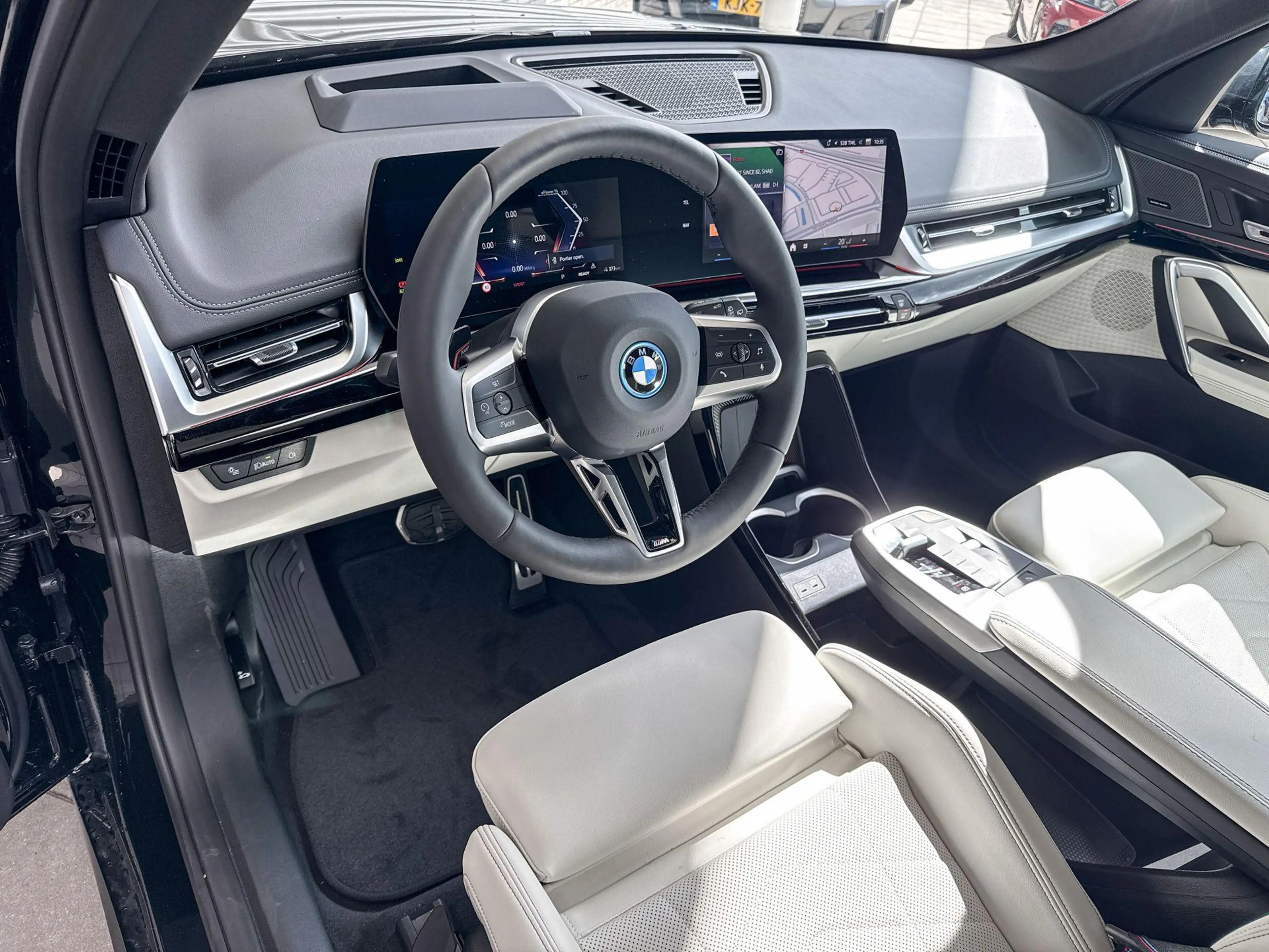 BMW iX1 eDrive20 67 kWh M Sport Edition Trekhaak | M Sport — photo 5