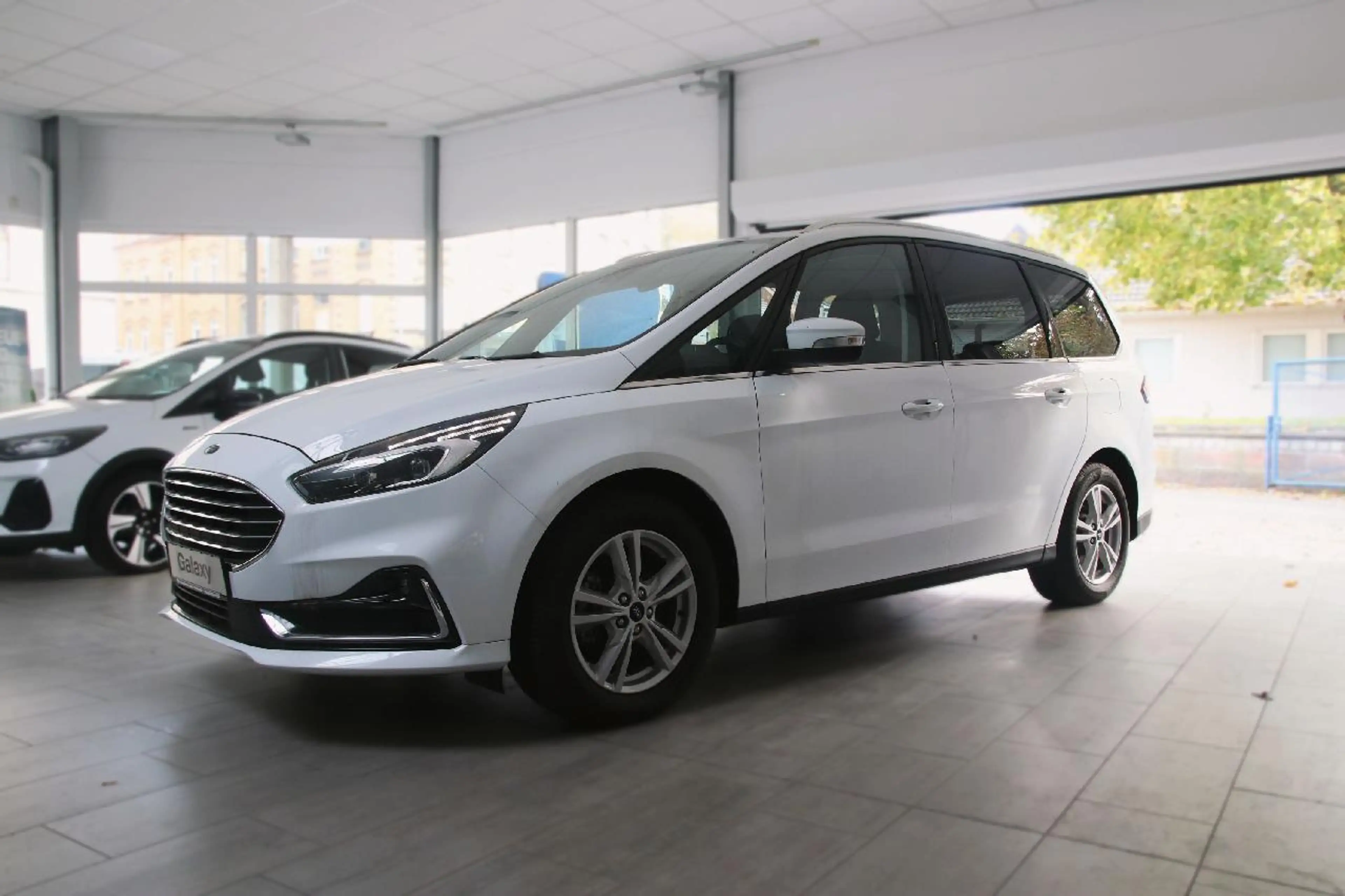 Ford Galaxy Hybrid Titanium