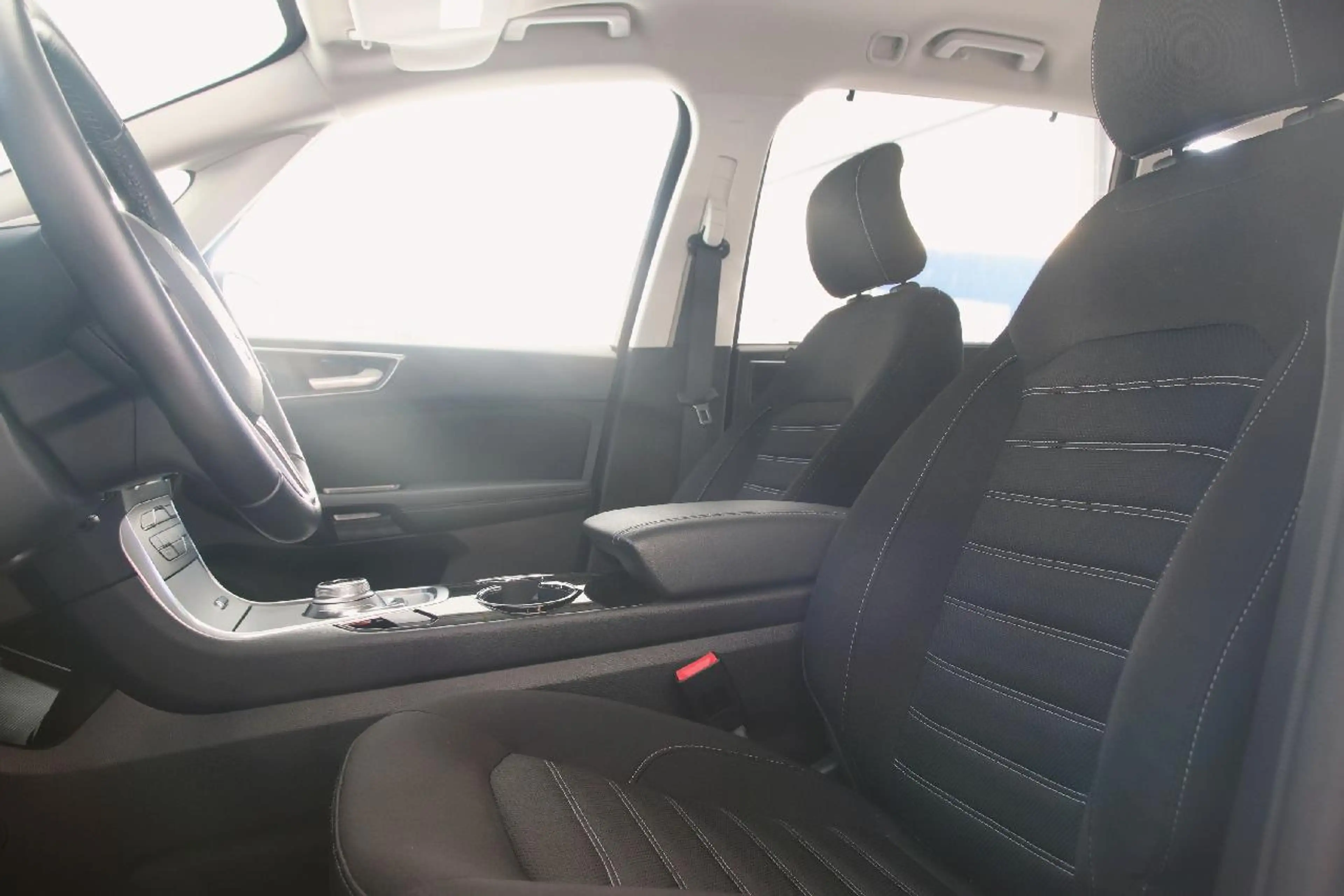 Ford Galaxy Hybrid Titanium — photo 8