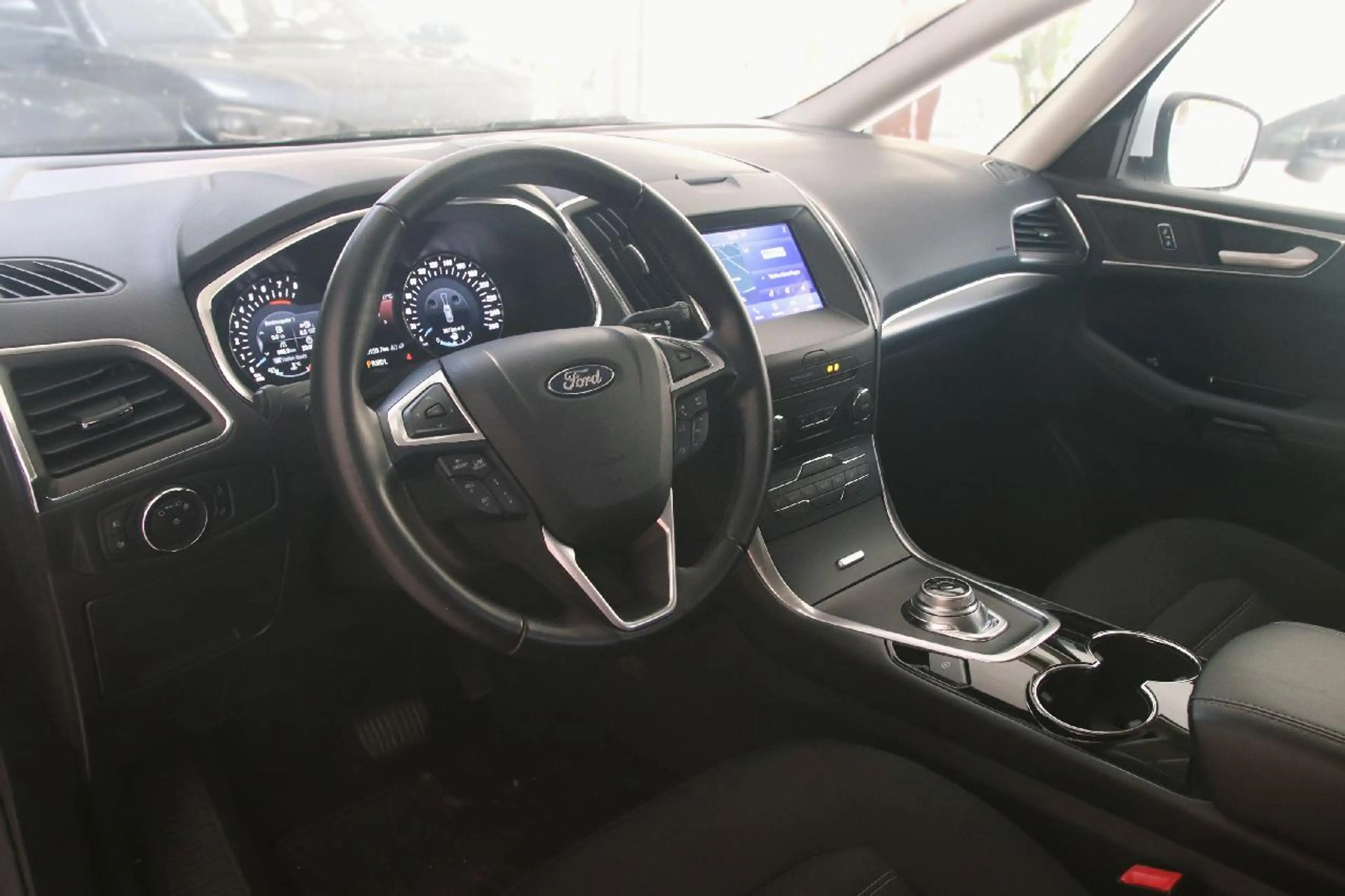 Ford Galaxy Hybrid Titanium — photo 7