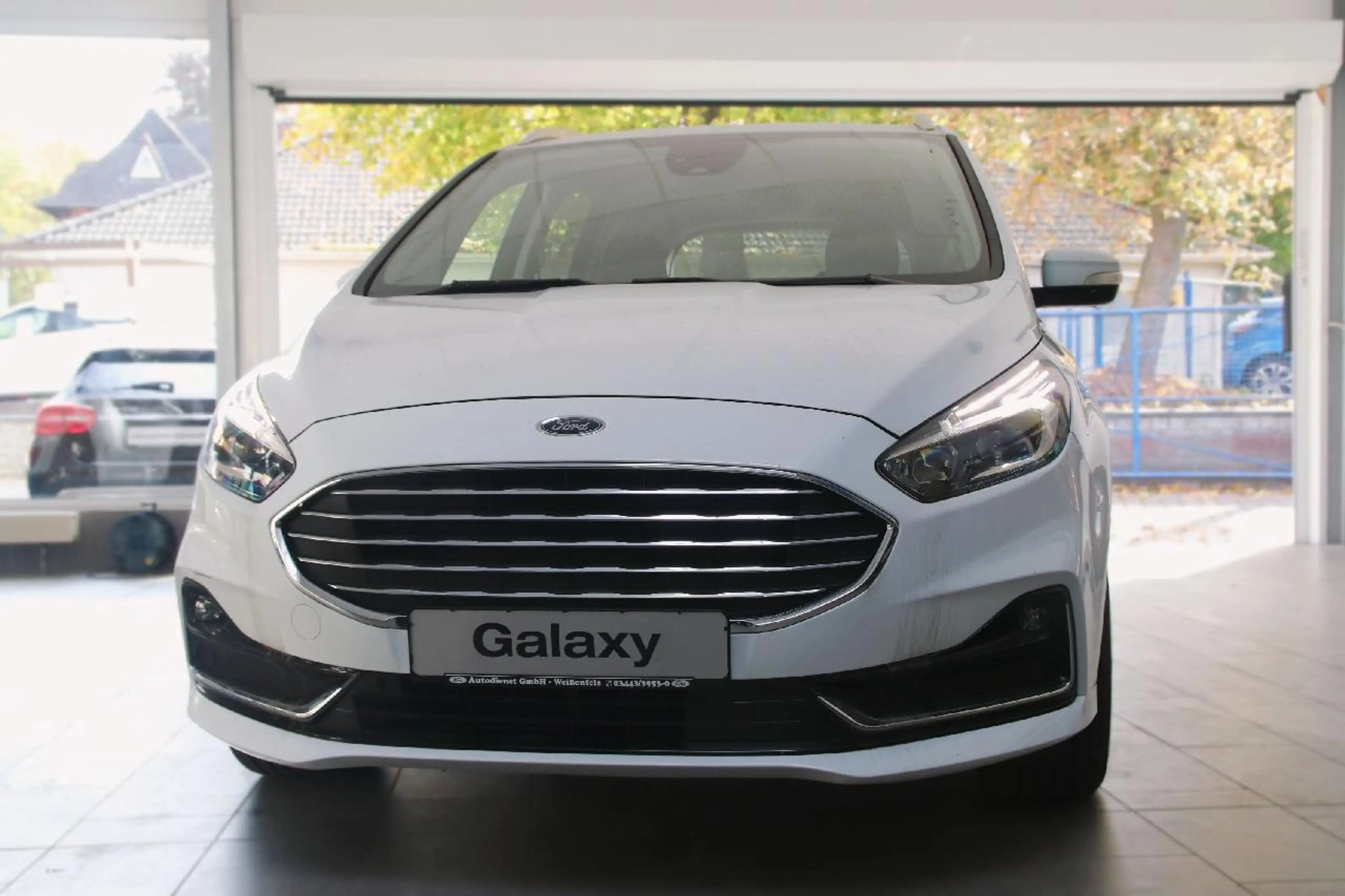 Ford Galaxy Hybrid Titanium — photo 2