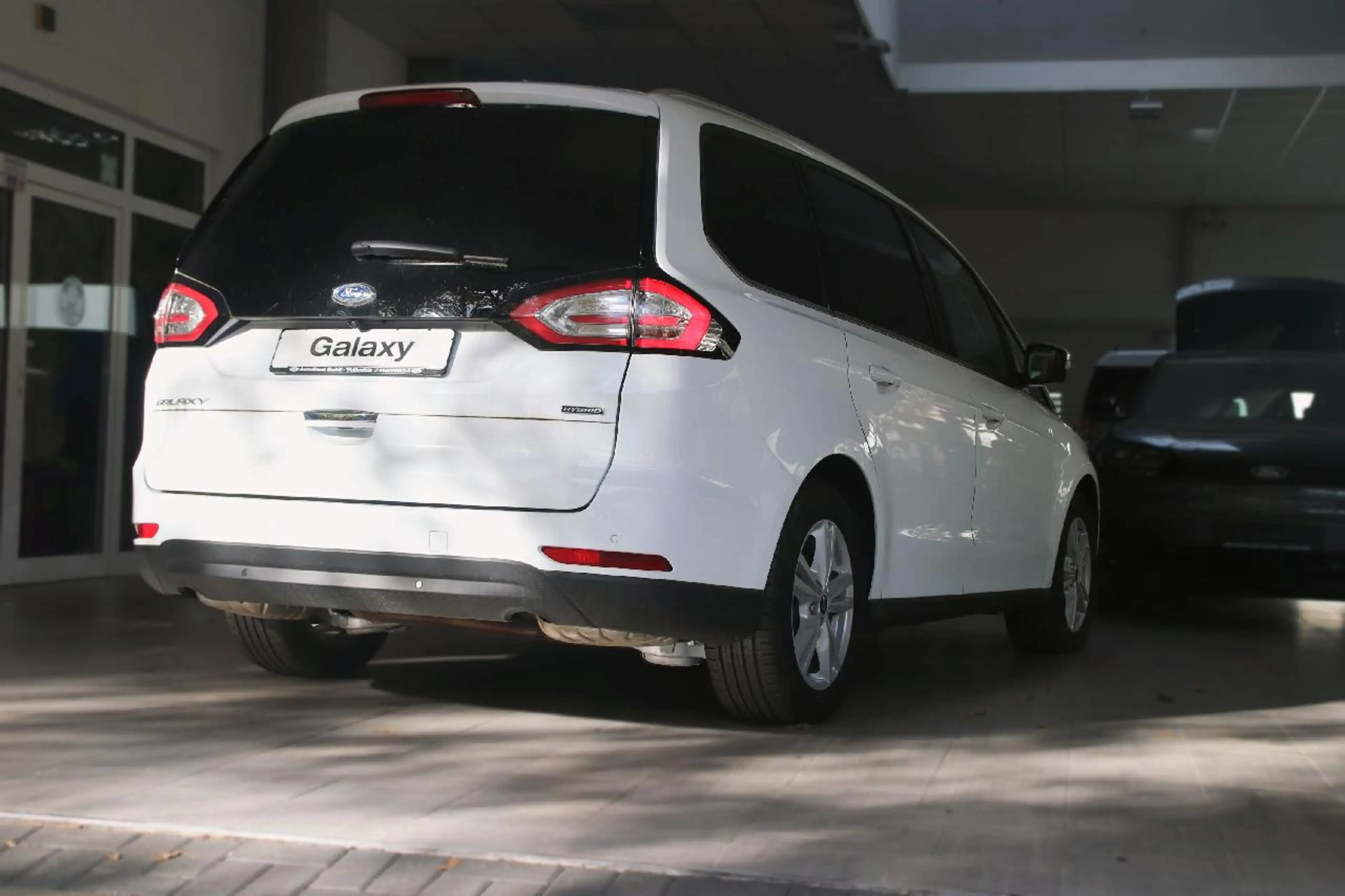 Ford Galaxy Hybrid Titanium — photo 5