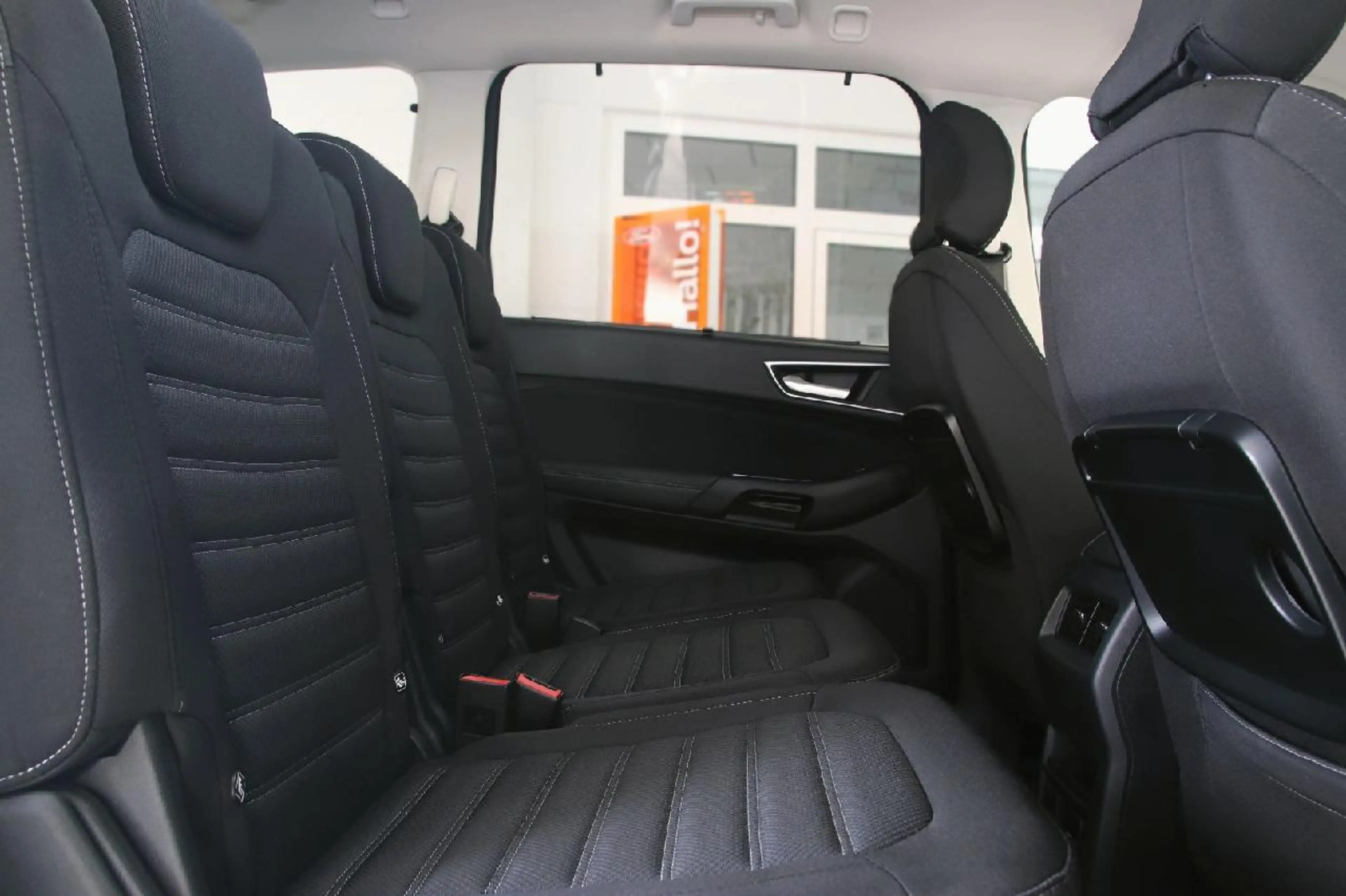 Ford Galaxy Hybrid Titanium — photo 14