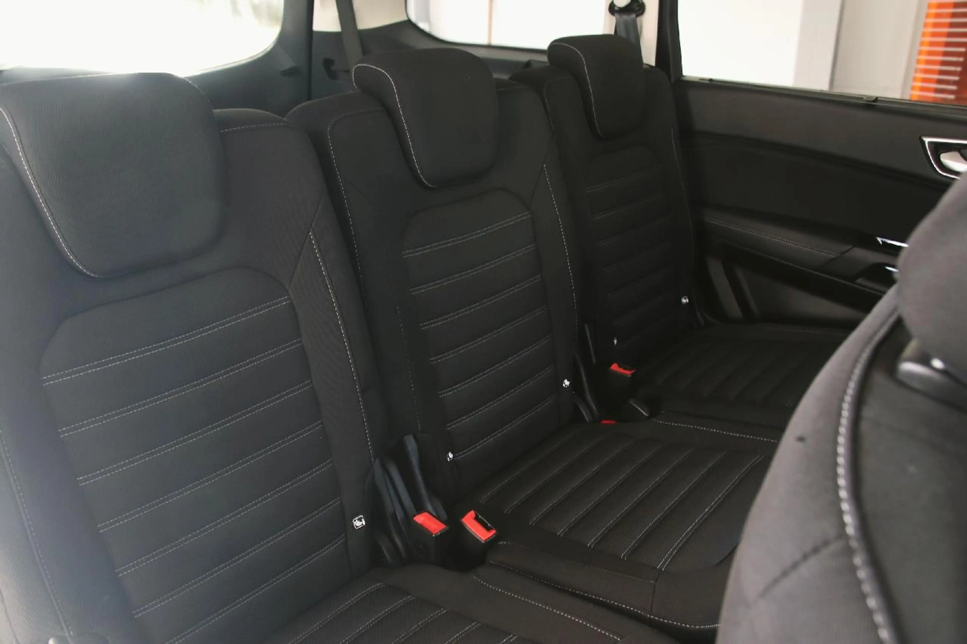 Ford Galaxy Hybrid Titanium — photo 13