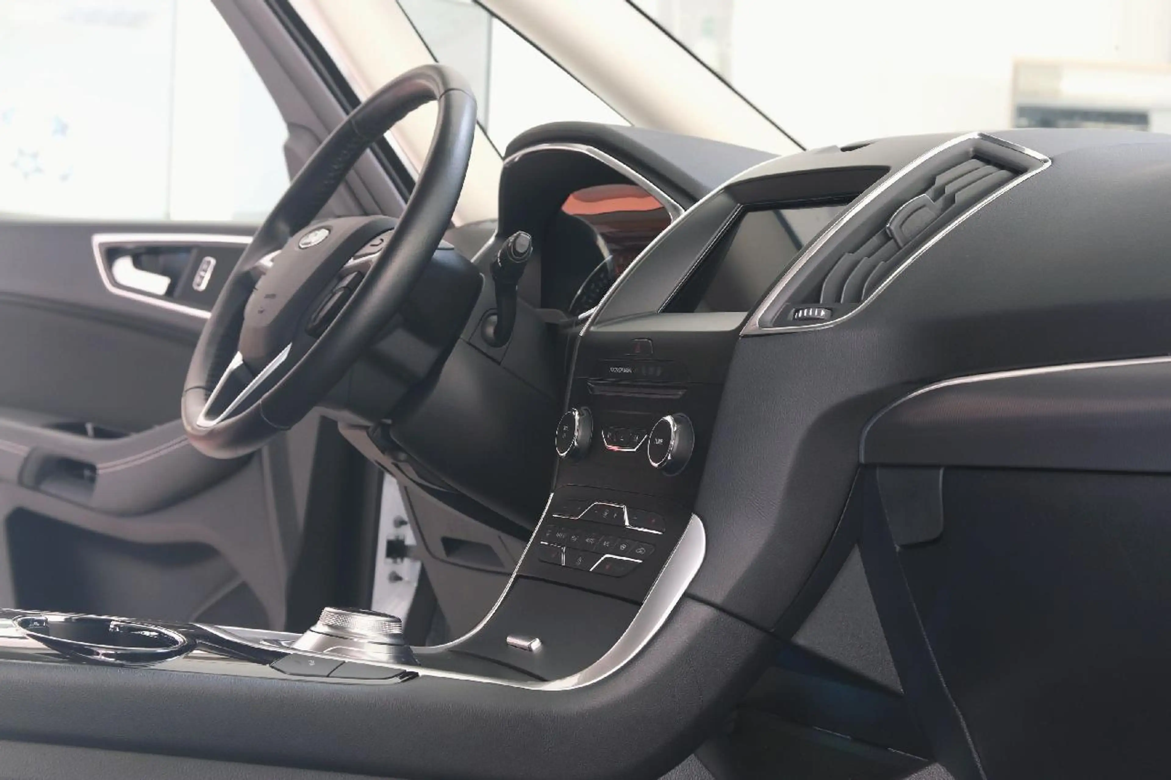 Ford Galaxy Hybrid Titanium — photo 10