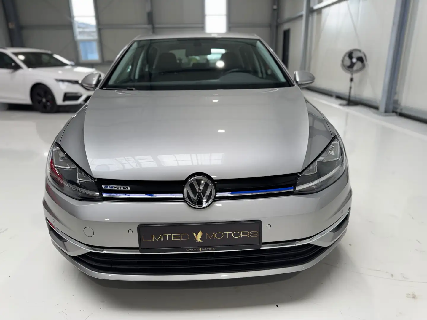 Volkswagen Golf VII 1.5 TSI ACT Comfortline BlueMotion Klima PDC Gris - 2