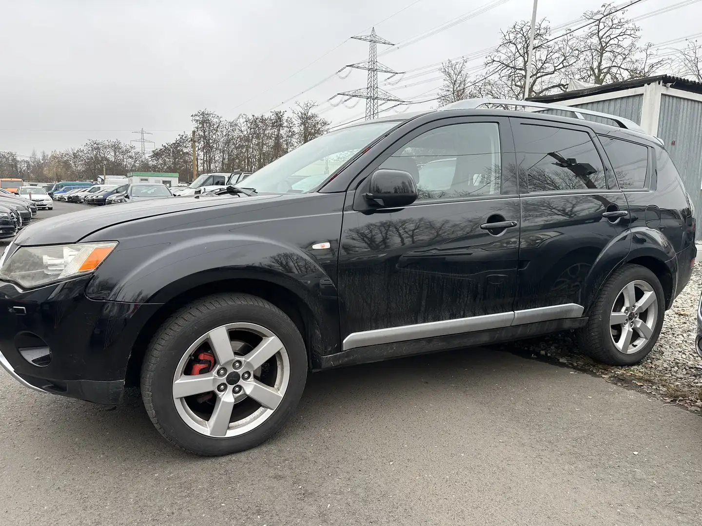 Mitsubishi Outlander 2.0 DI-D 4 x 4 7 PLÄTZE KLIMA NAVI ALU TÜV Schwarz - 1