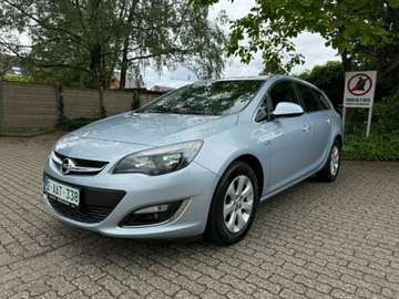 Astra Sports Tourer 1.6i Cosmo *12 maanden garantie*