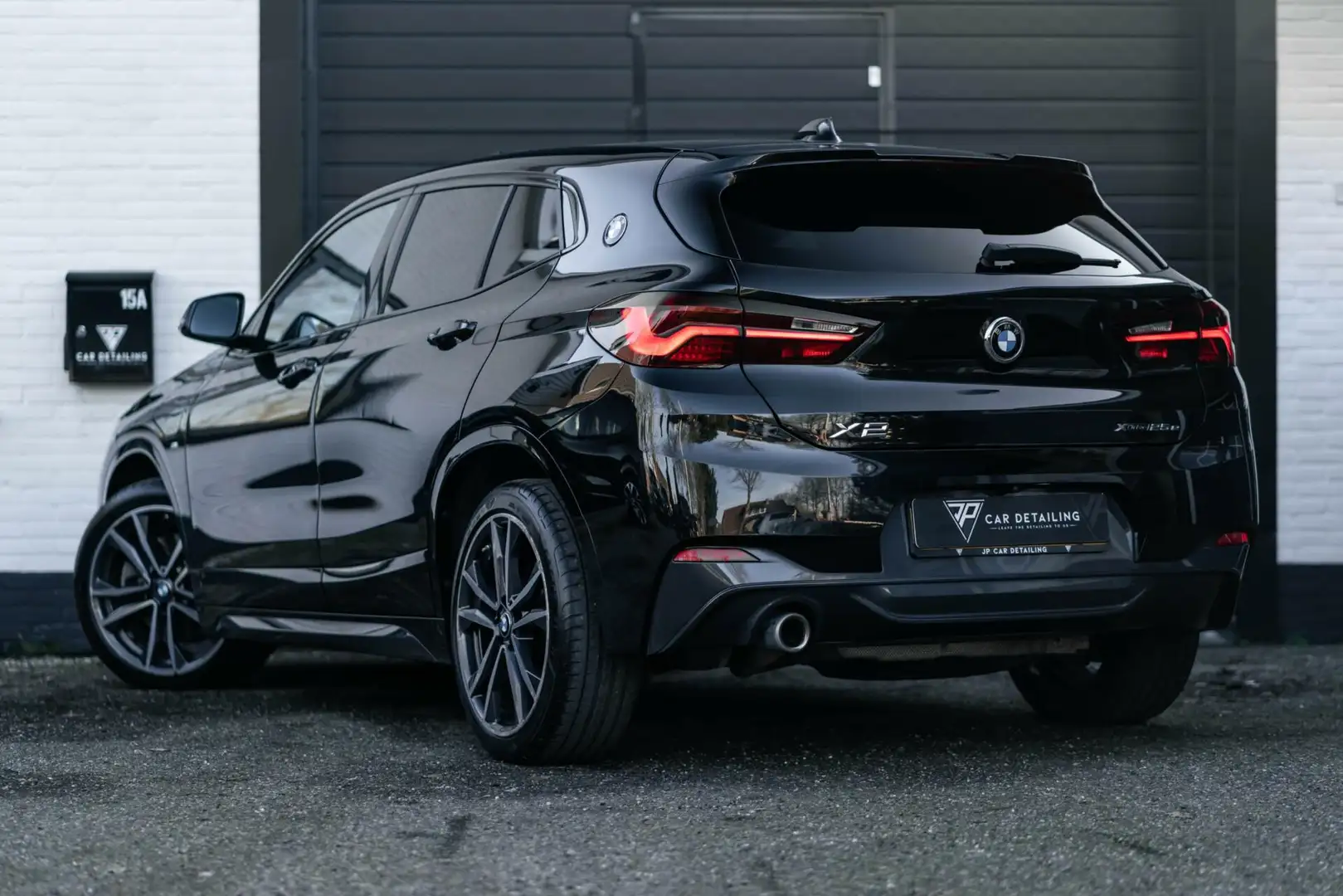 BMW X2 xDrive25e High Executive M-pakket, 19", Pano Negro - 2