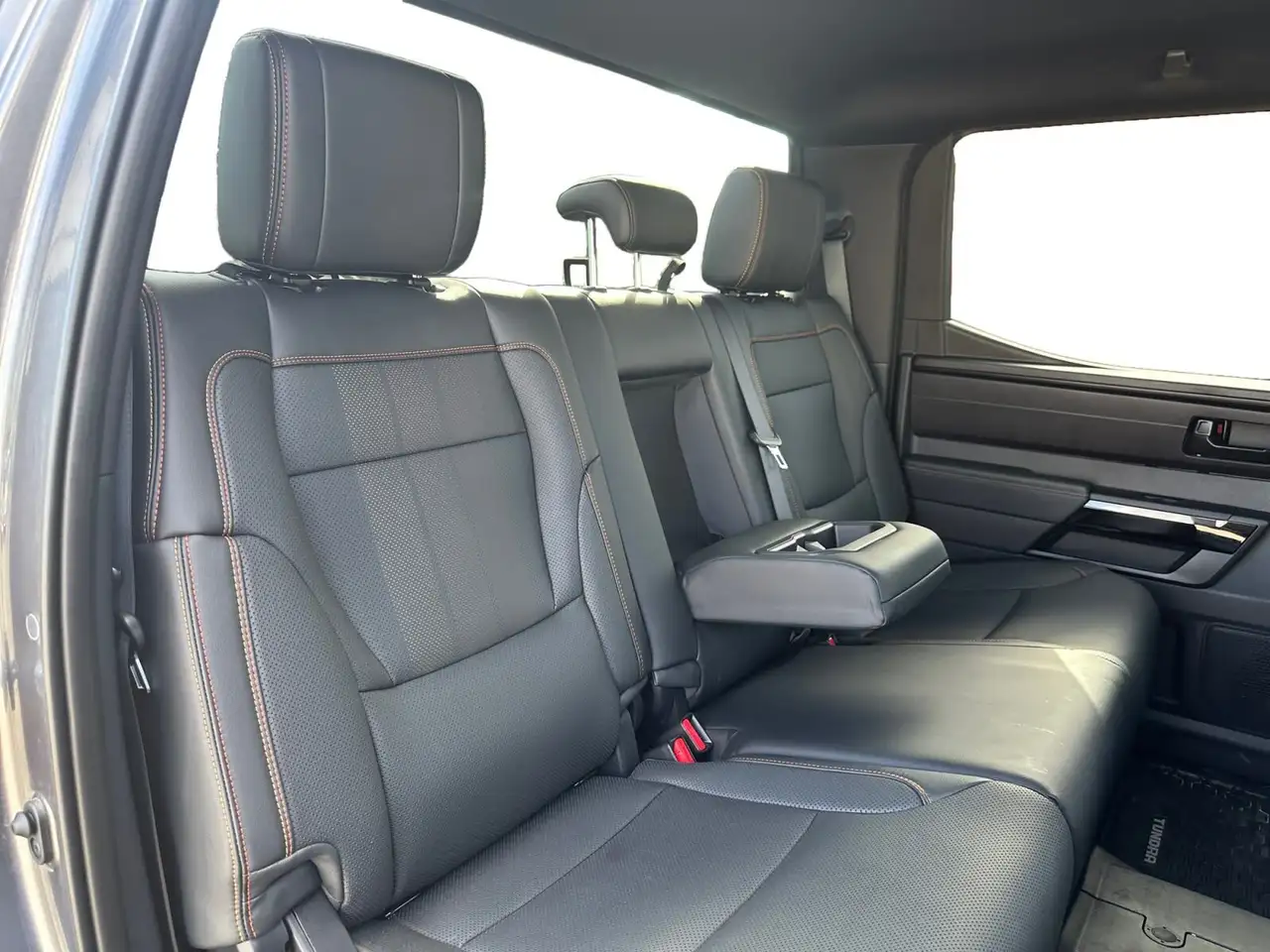 Toyota Tundra снимка Toyota Tundra
