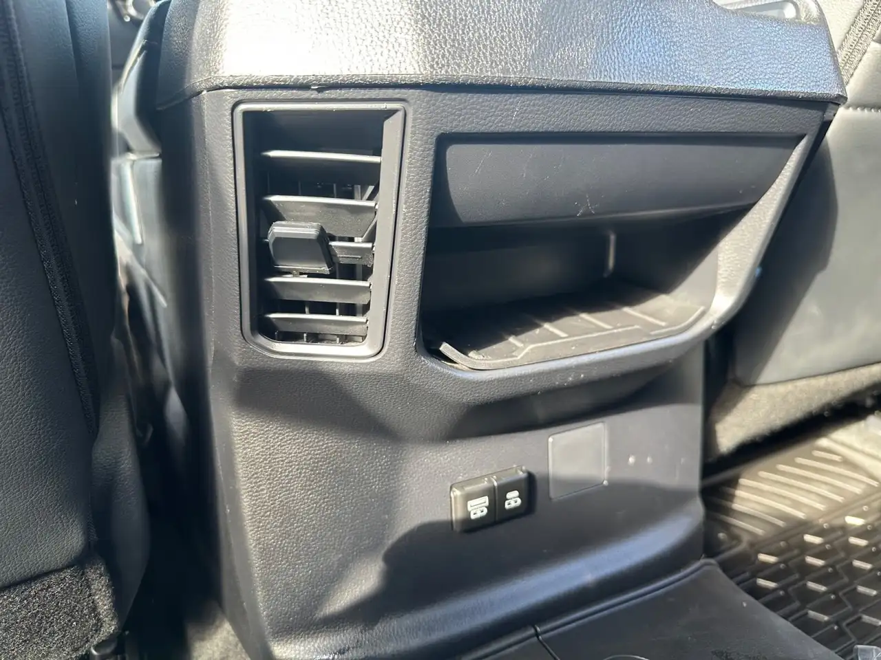 Toyota Tundra снимка Toyota Tundra