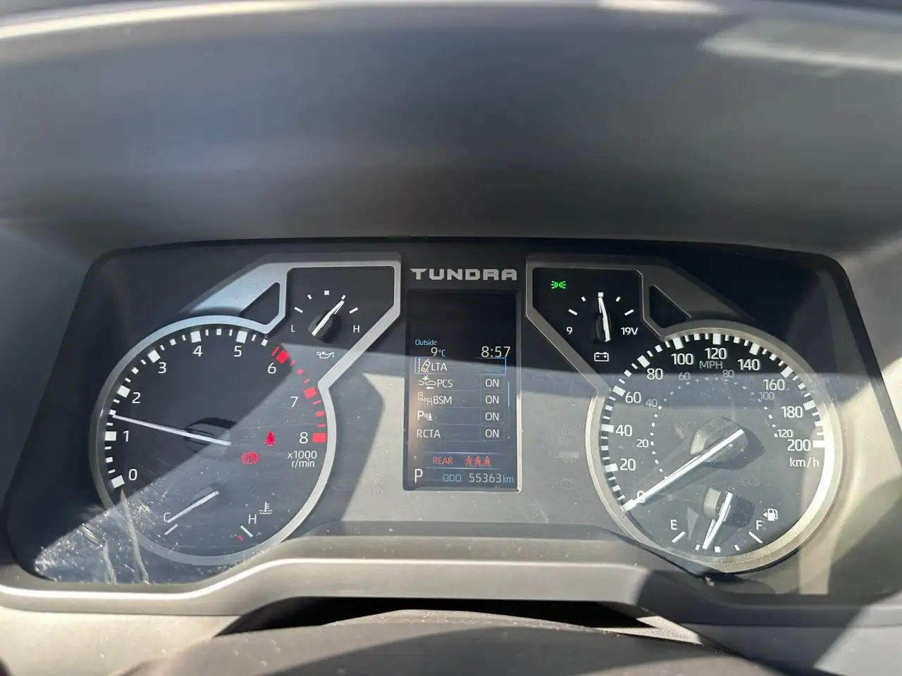 Toyota Tundra снимка Toyota Tundra
