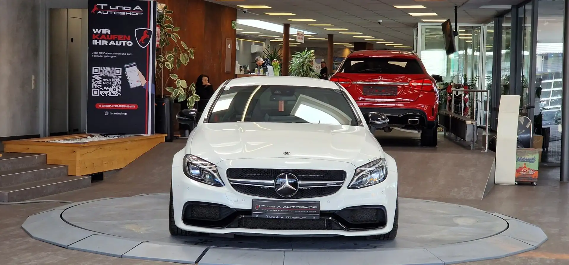 Mercedes-Benz C 63 AMG S Coupe Aut. *Kamera*Burmester*Heckspoiler* Weiß - 2