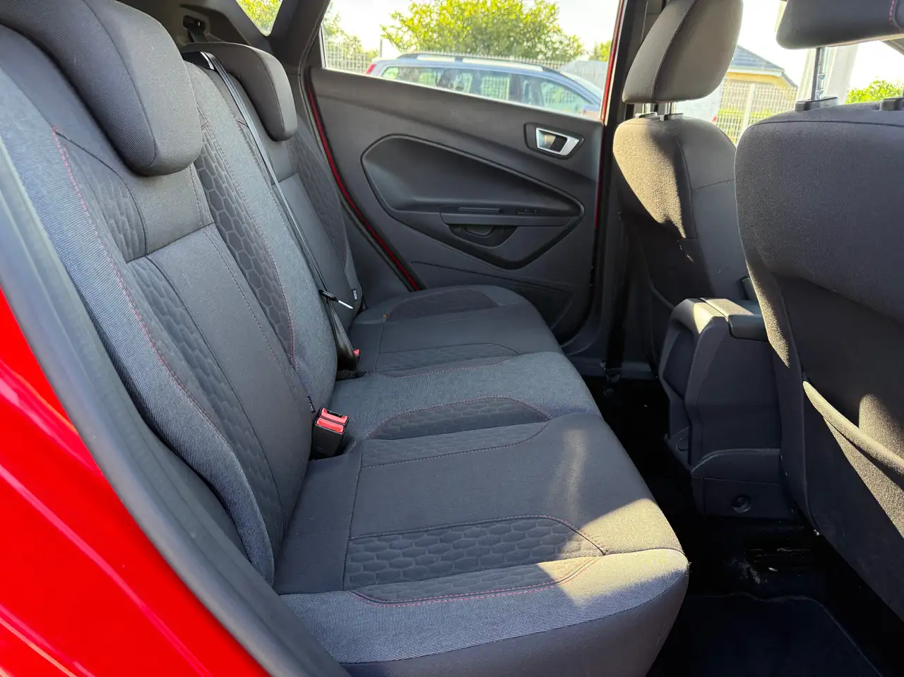 Ford Fiesta 3 portes — photo 13
