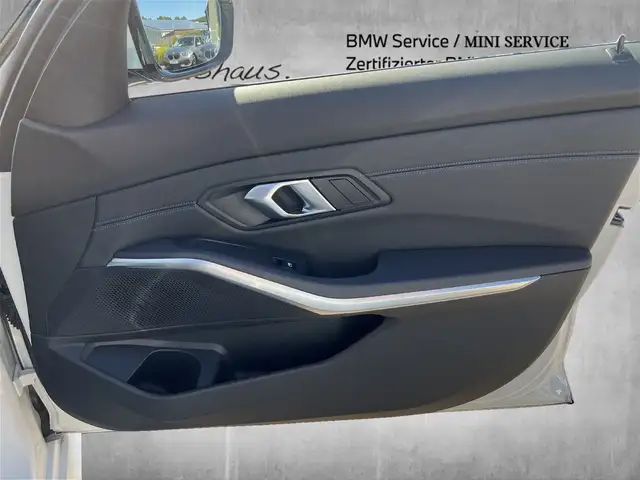 BMW 3 Series view 13