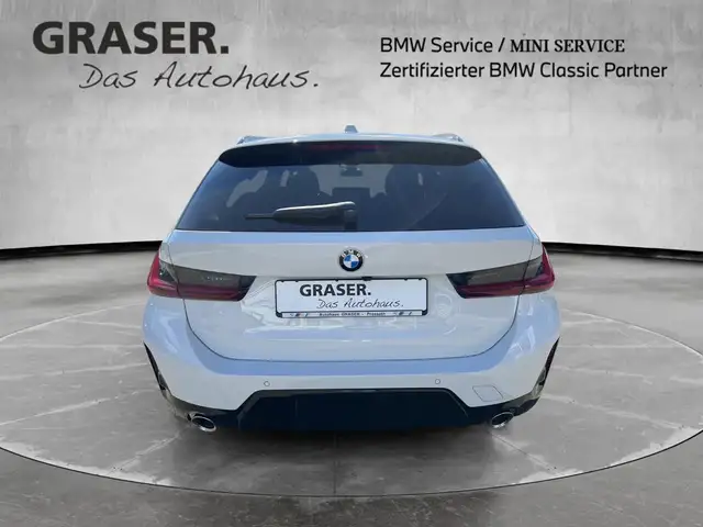 BMW 3 Series view 6