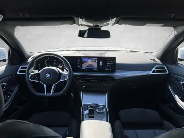 BMW 3 Series view 5