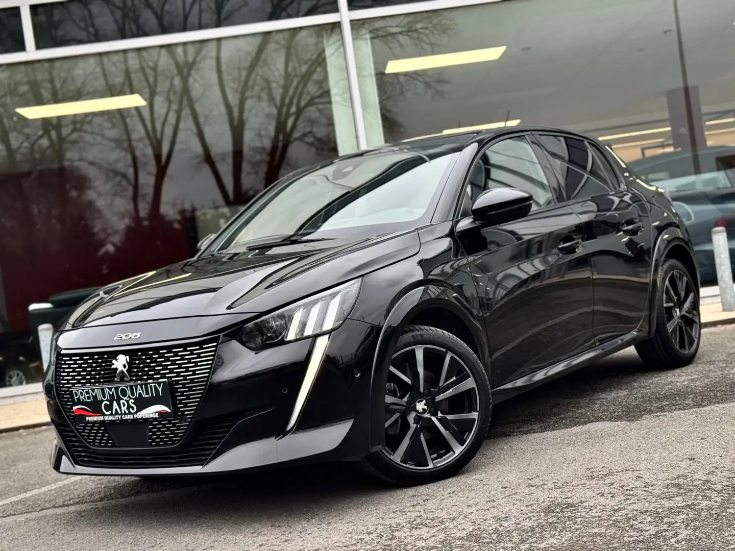 Peugeot 208 GT-LINE / PANO / 2023 / CARPLAY / SFEERLICHT / Fekete - 1